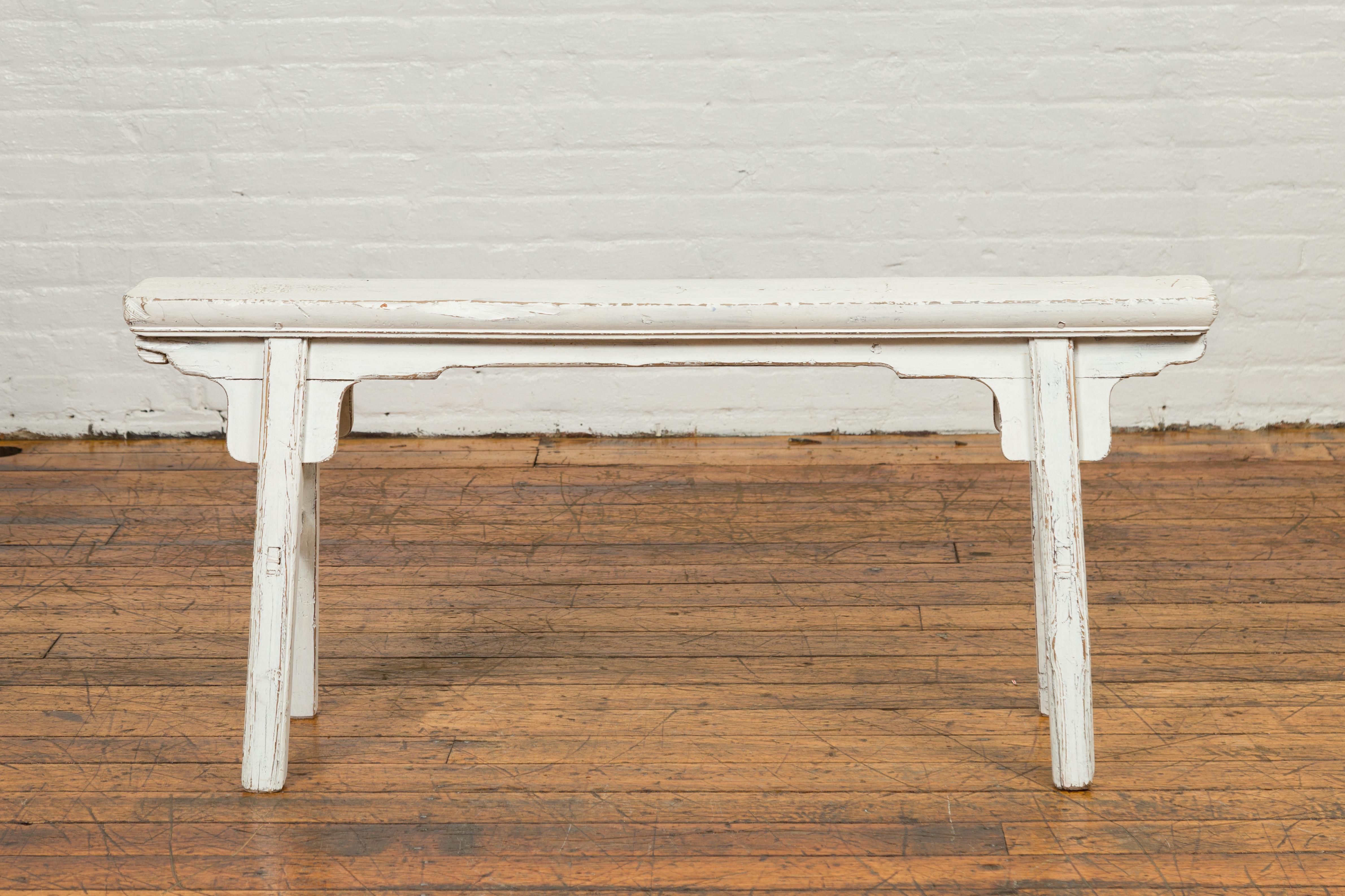 Chinesische Contemporary White Painted Wooden Ming Style Bench mit A-Form Base (Ming-Dynastie) im Angebot