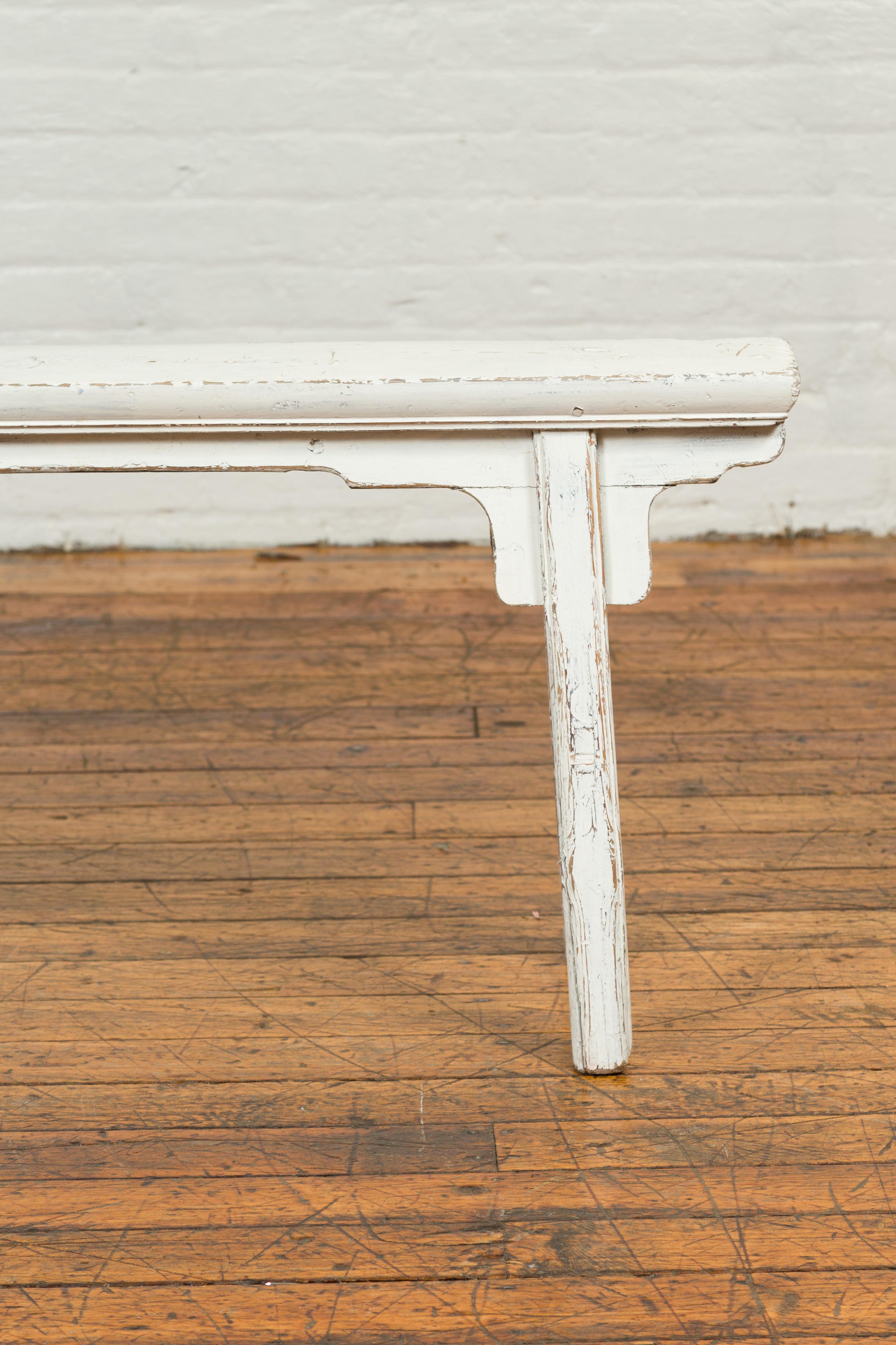 Chinesische Contemporary White Painted Wooden Ming Style Bench mit A-Form Base im Zustand „Gut“ im Angebot in Yonkers, NY