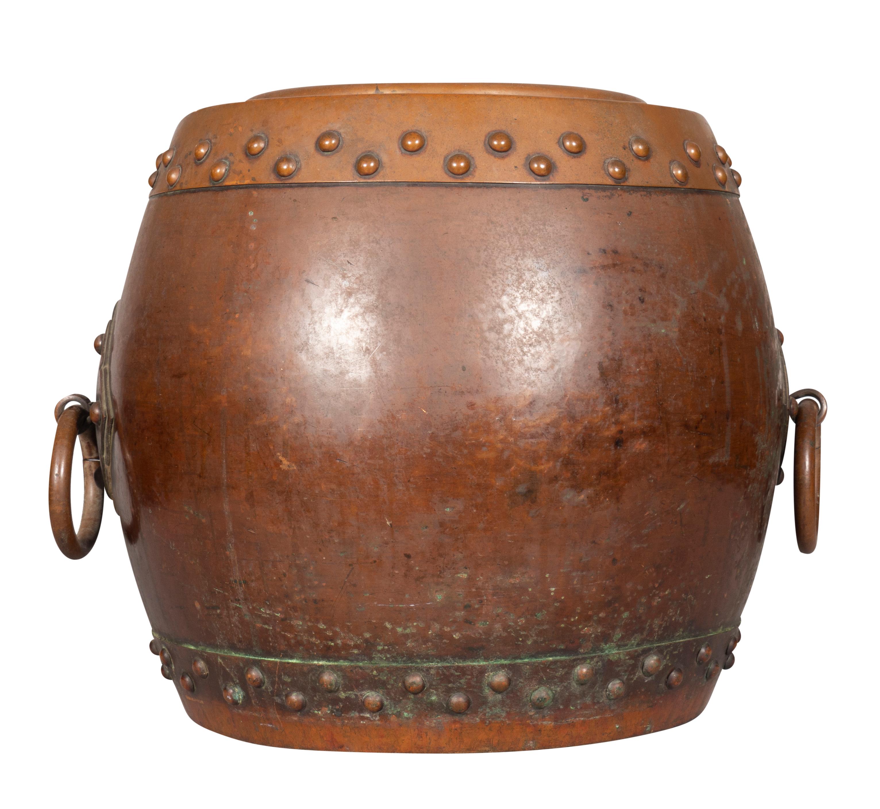 XIX secolo Vaso cinese a forma di barile in rame e bronzo in vendita