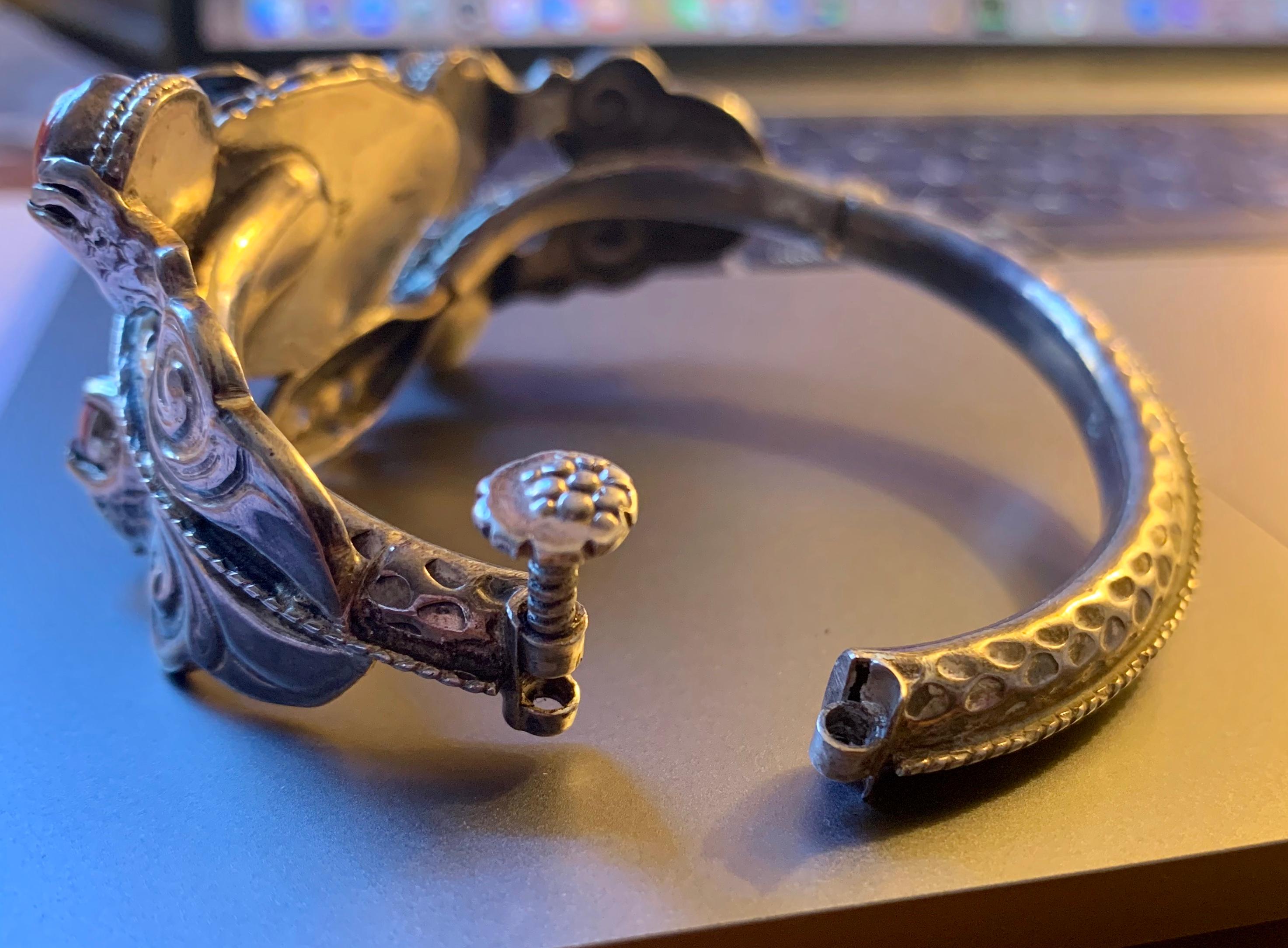 Bracelet chinois en corail et dragon en argent sterling en vente 8