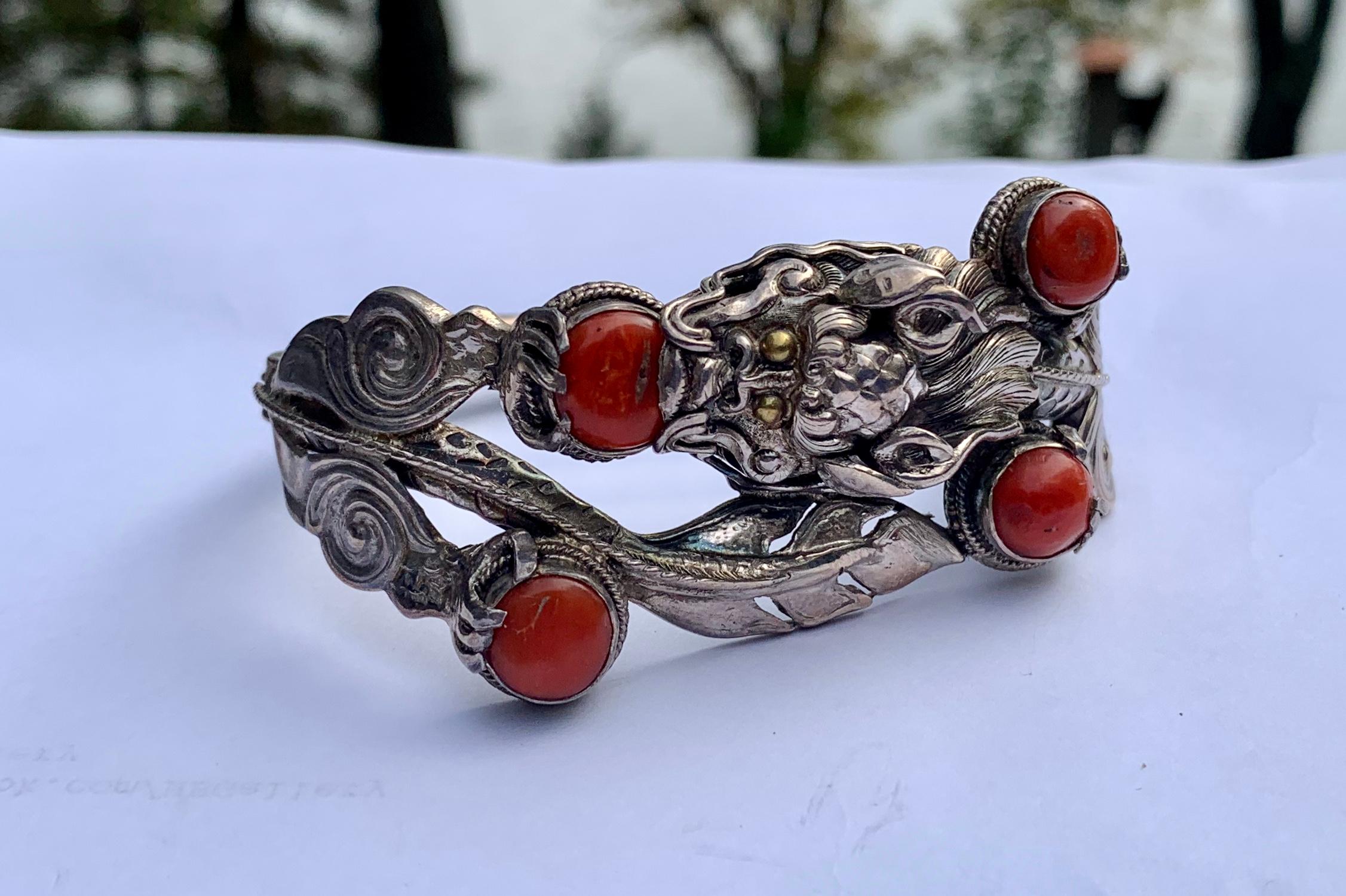 Chinese Coral Dragon Bracelet Sterling Silver In Good Condition For Sale In New York, NY
