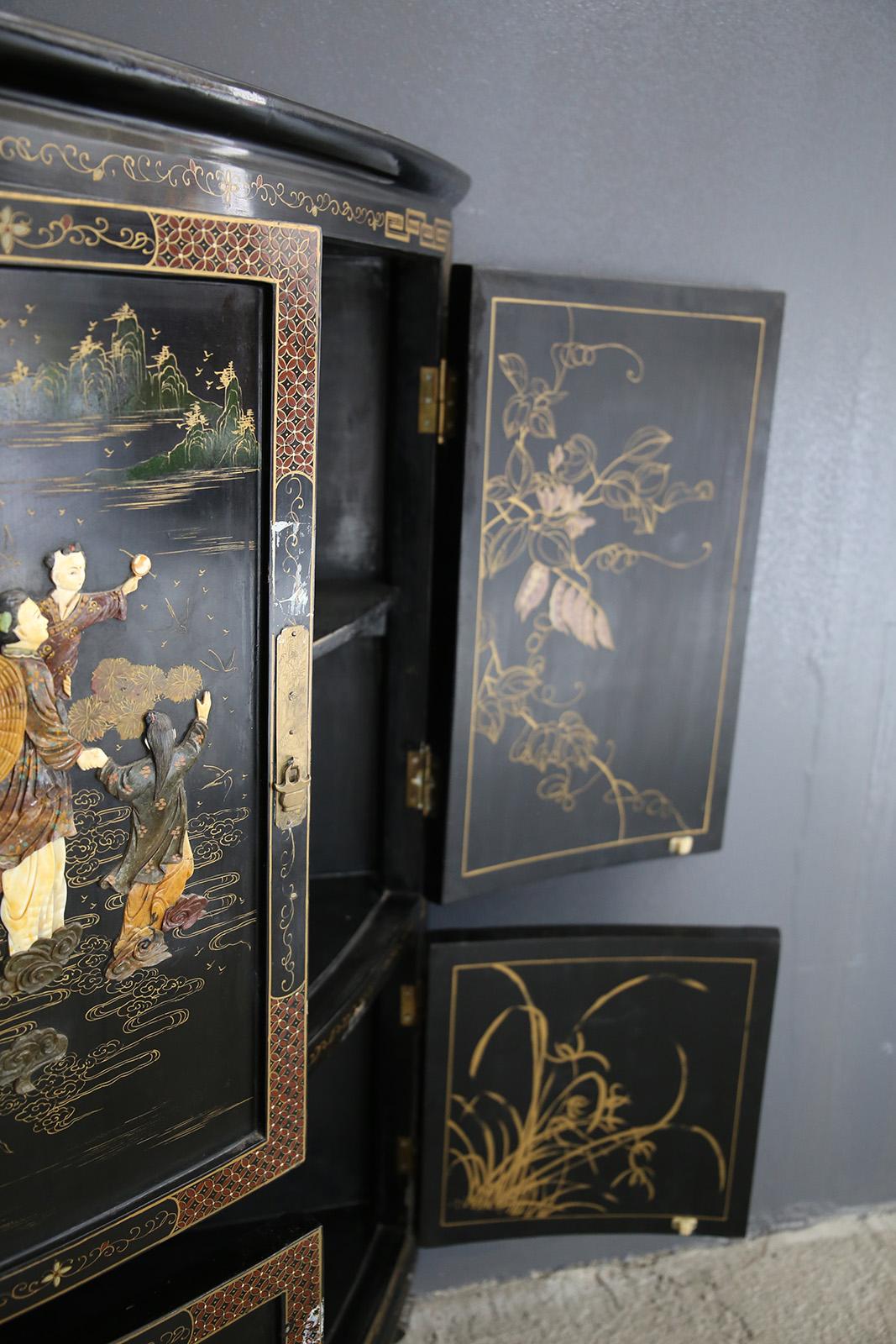 Detail of a mid-20th century Chinese corner in black lacquer and dyed soapstone. The corner is presented with a double door opening, painted completely by hand both inside and outside the doors. The handles are completely made of brass and have a