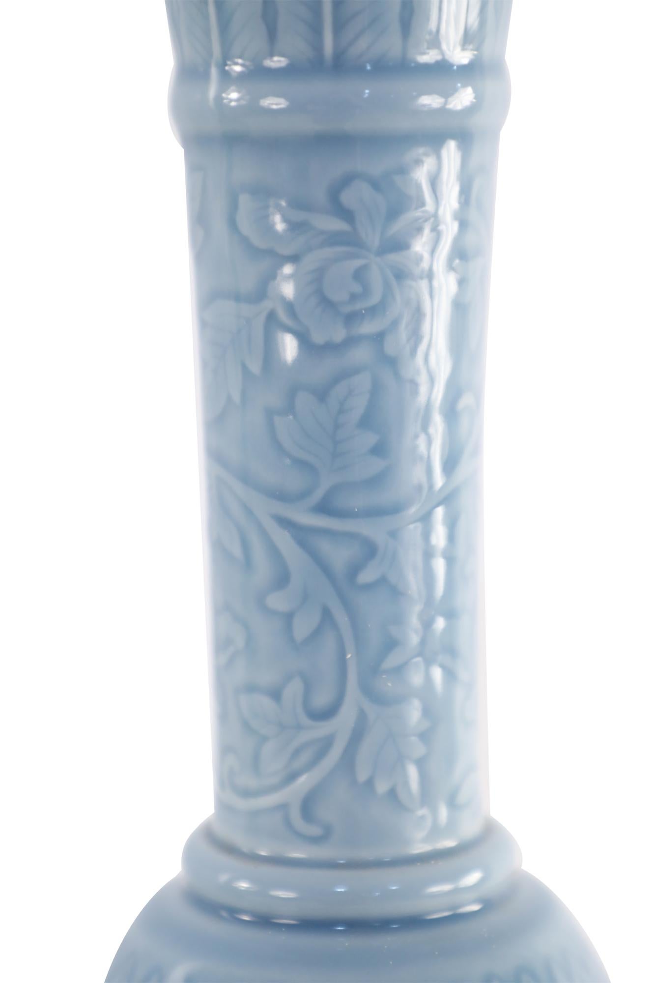 Chinese Cornflower Blue Lidded Porcelain Vase 2