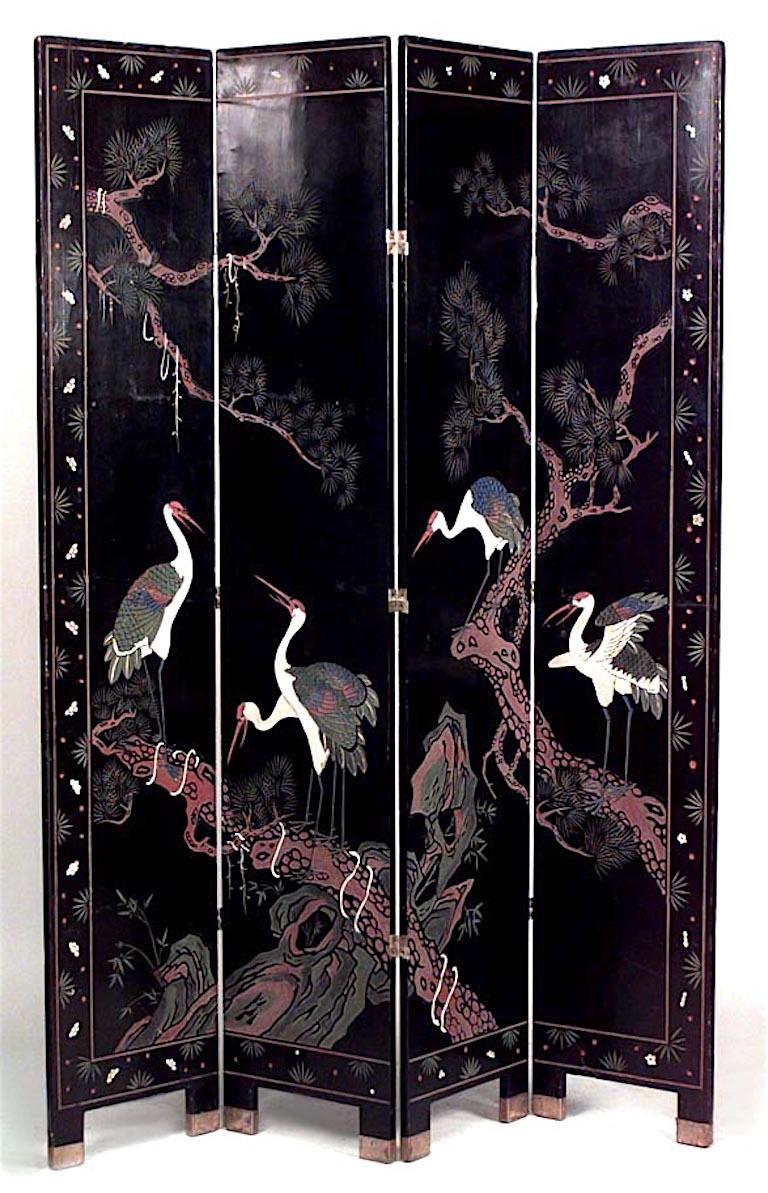 2 Paravents à 4 plis en coromandel noir de style asiatique chinois (20e siècle) avec une scène avec des personnages sur un côté et des motifs floraux et d'oiseaux au dos. (PRIX CHACUN)
