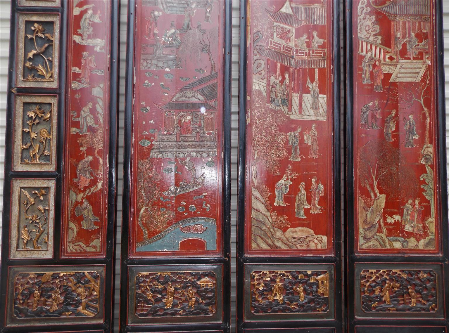 Sculpté à la main Paravent figuratif et de paysage chinois à 12 panneaux en laque rouge de Coromandel Circa 1840 en vente