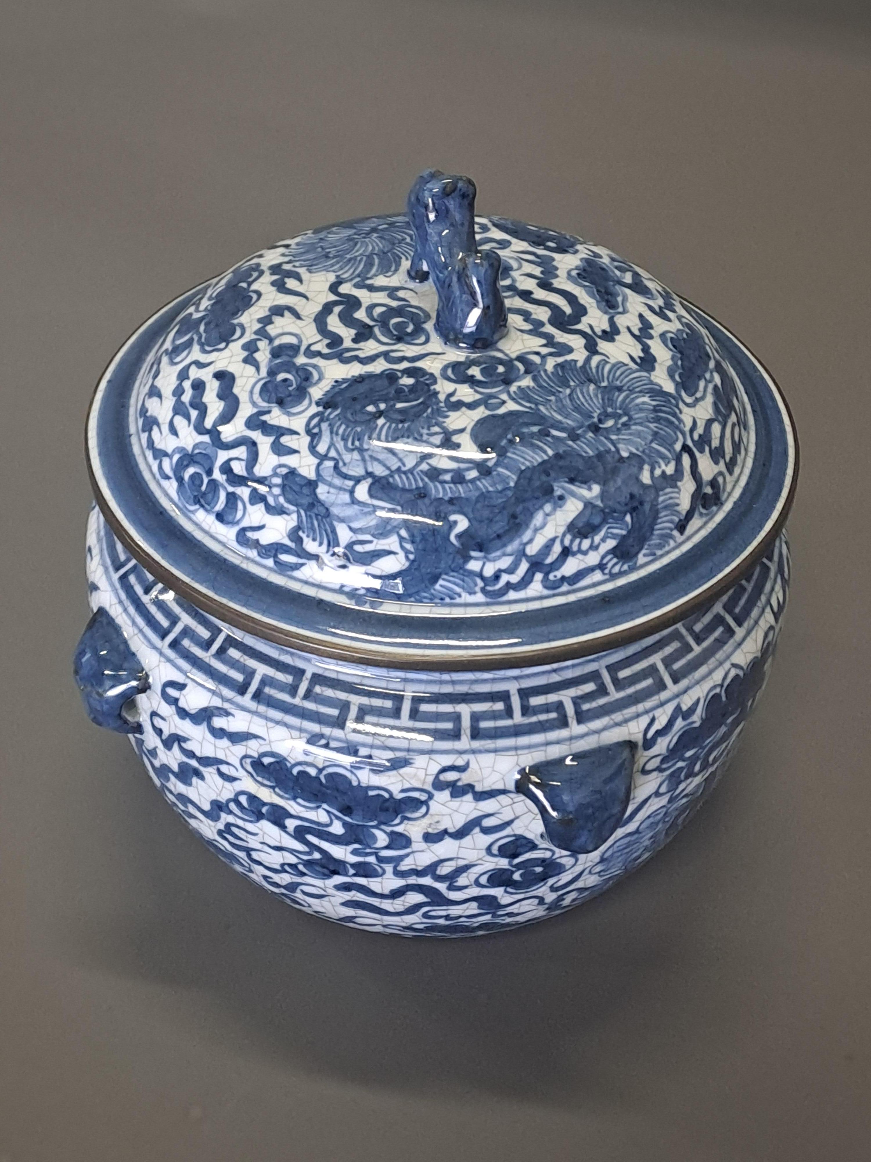 Chinese Cracked Porcelain Ginger Pot For Sale 2
