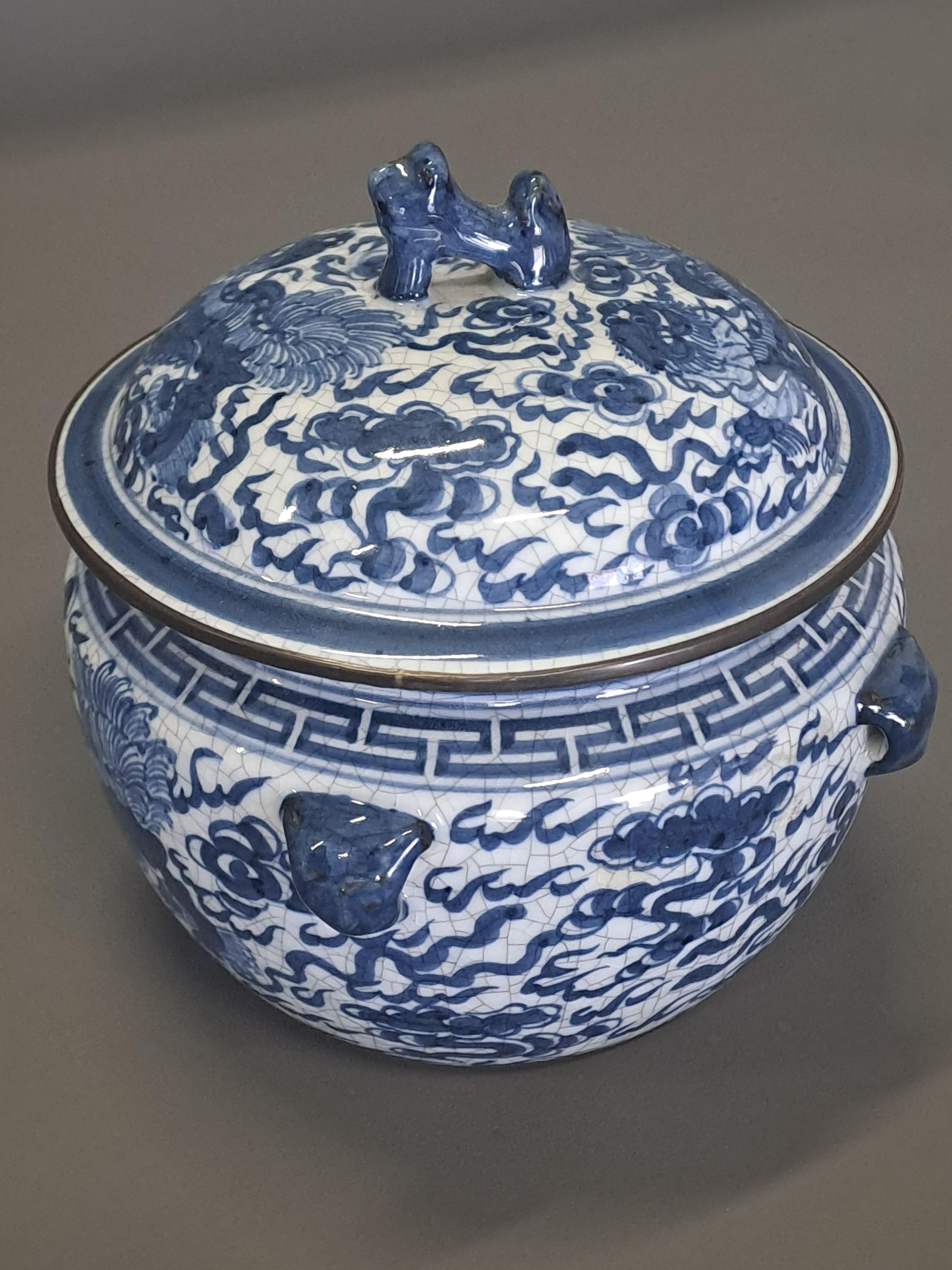 Chinese Cracked Porcelain Ginger Pot For Sale 3
