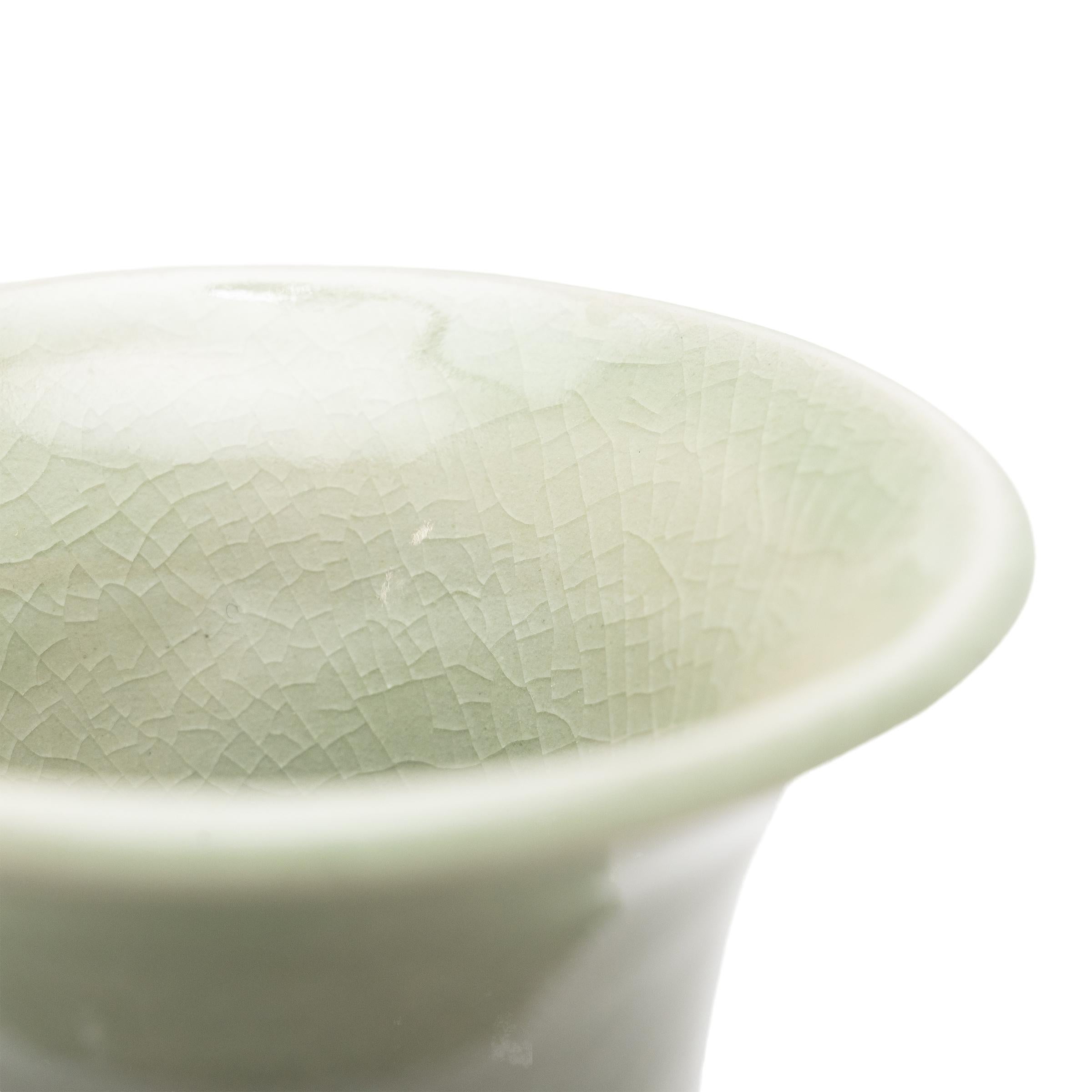 Vase poire céladon craquelé chinois Bon état - En vente à Chicago, IL