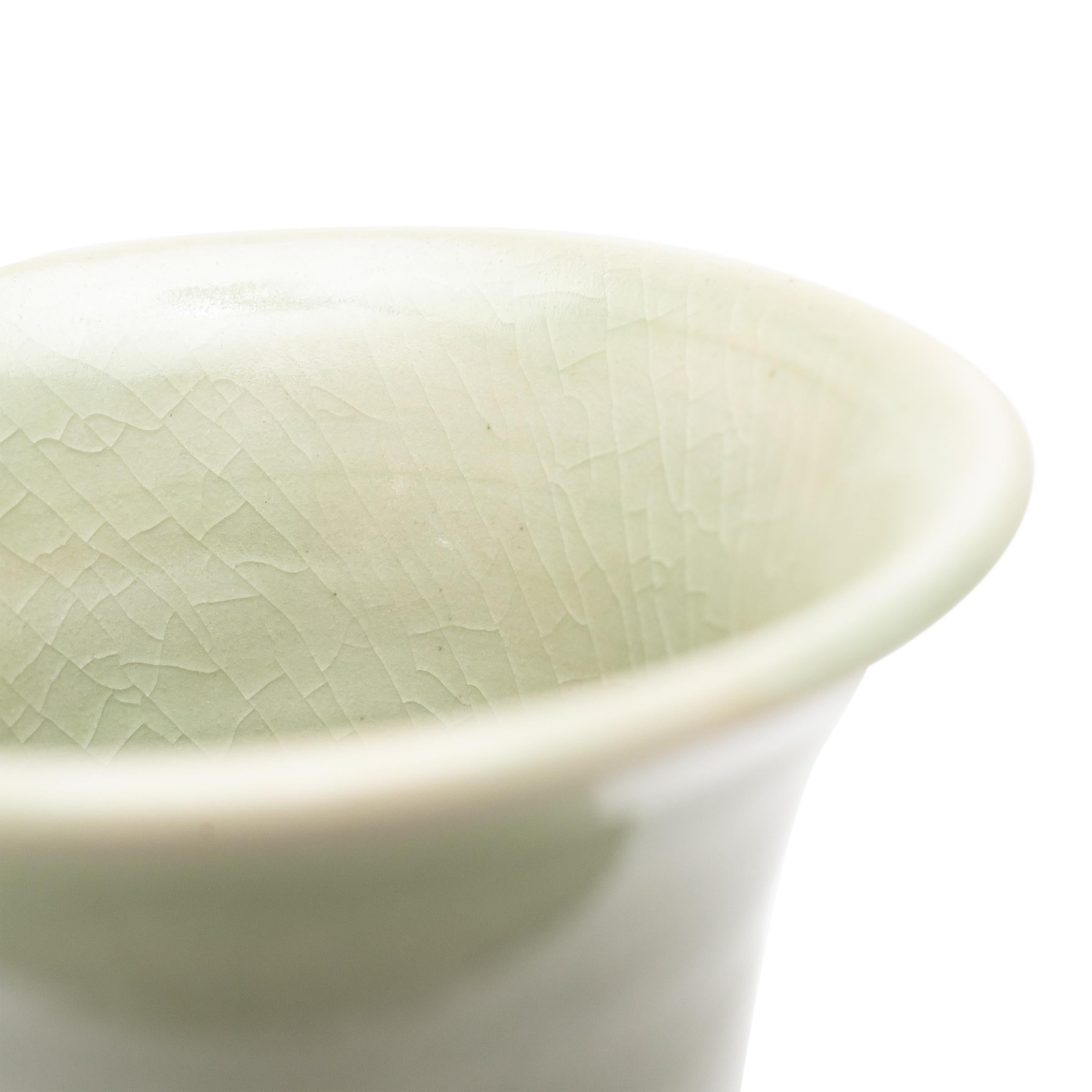 Vase poire céladon craquelé chinois Bon état - En vente à Chicago, IL