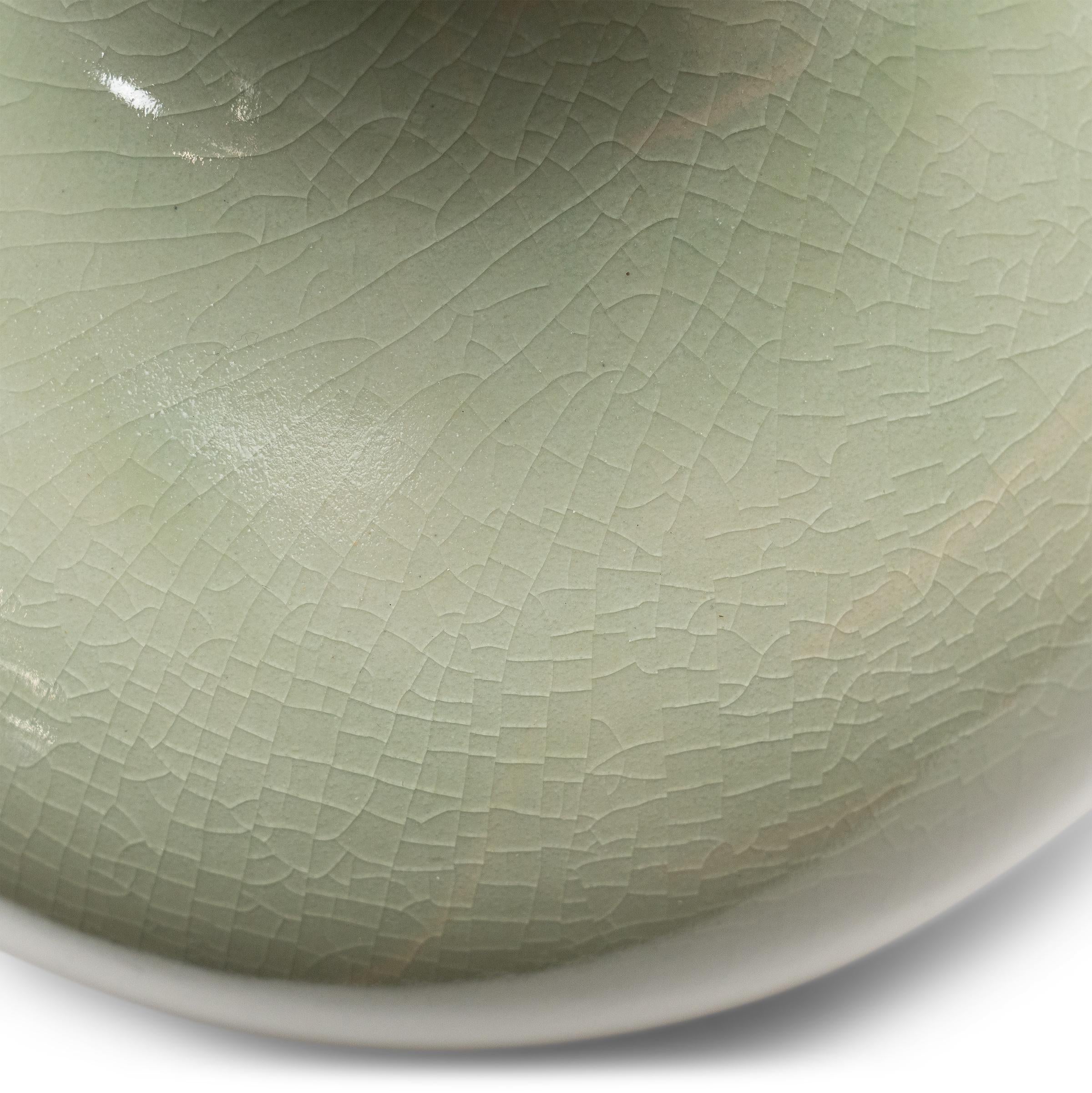 20ième siècle Vase poire céladon craquelé chinois en vente