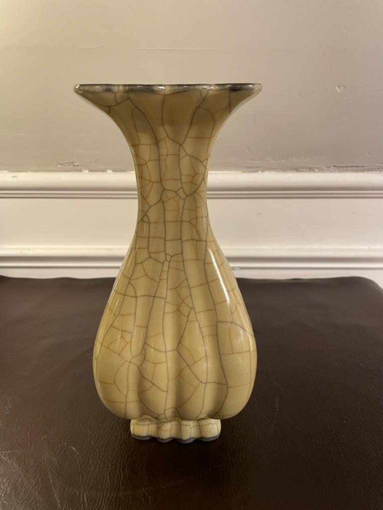 Chinese Crackle Glaze Fluted Vase In Good Condition For Sale In Stamford, CT