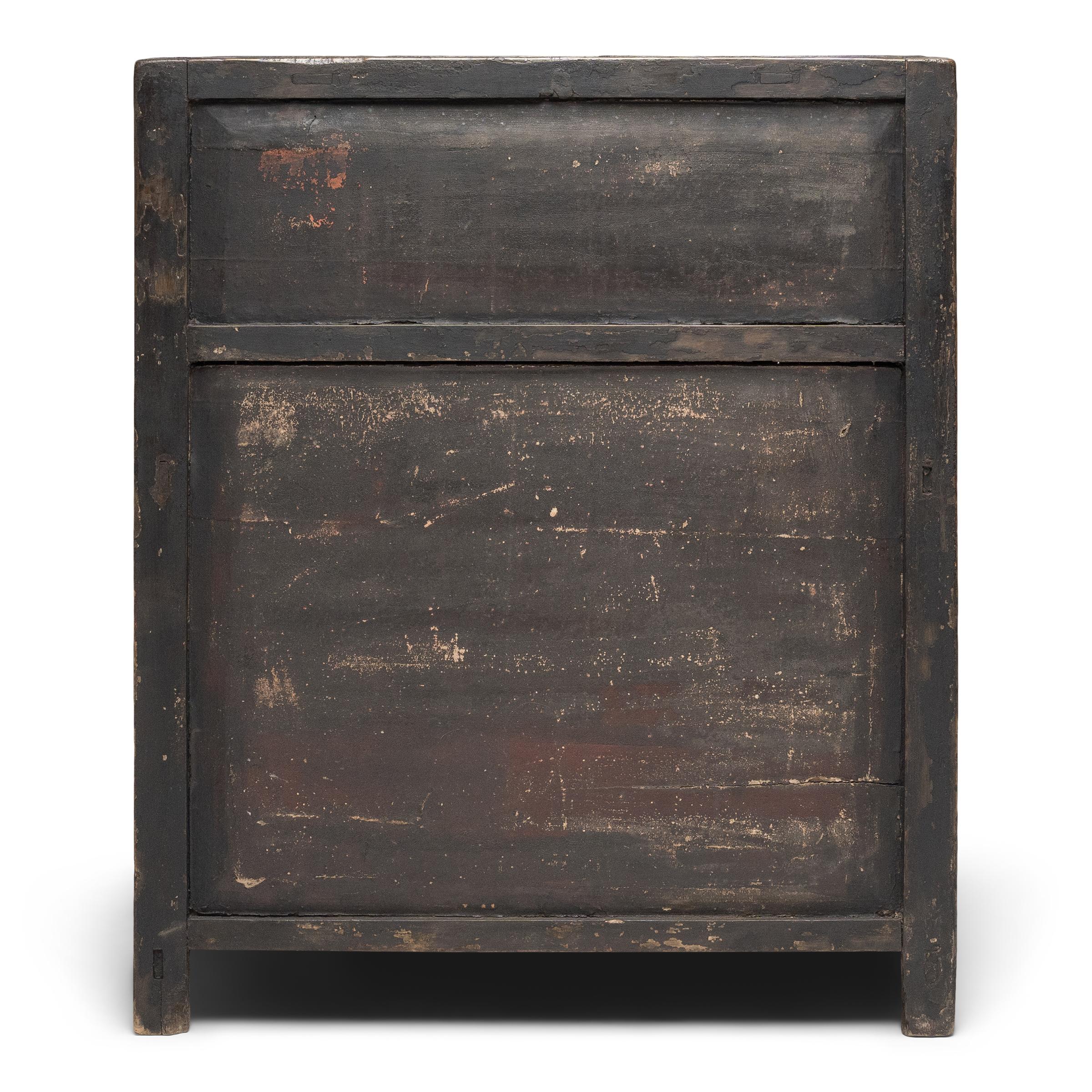 Chinese Crackle Lacquer Locking Cabinet, c. 1800 In Good Condition For Sale In Chicago, IL
