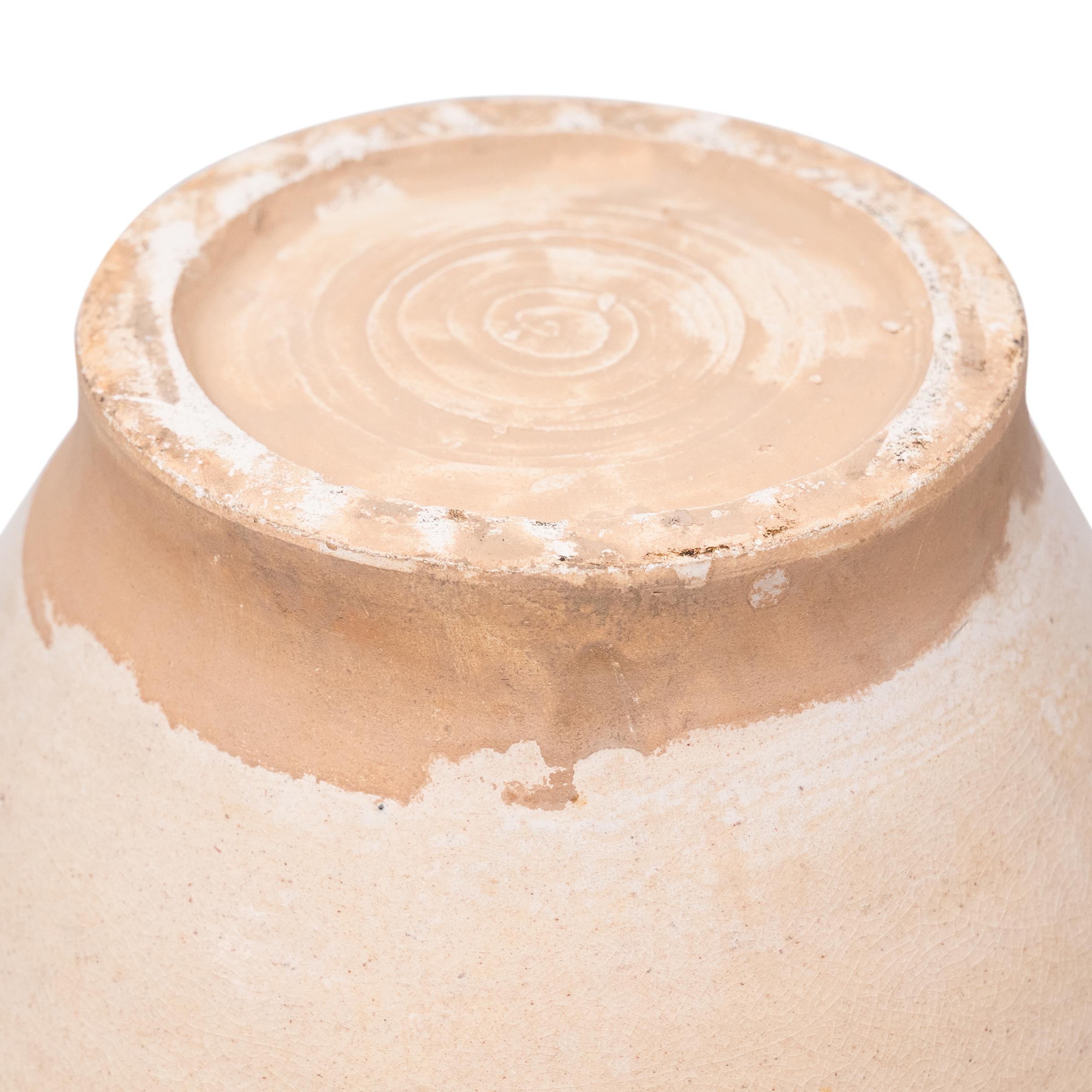 Chinesische Vase in Crème-weiß mit Craquelé, um 1900 (19. Jahrhundert) im Angebot