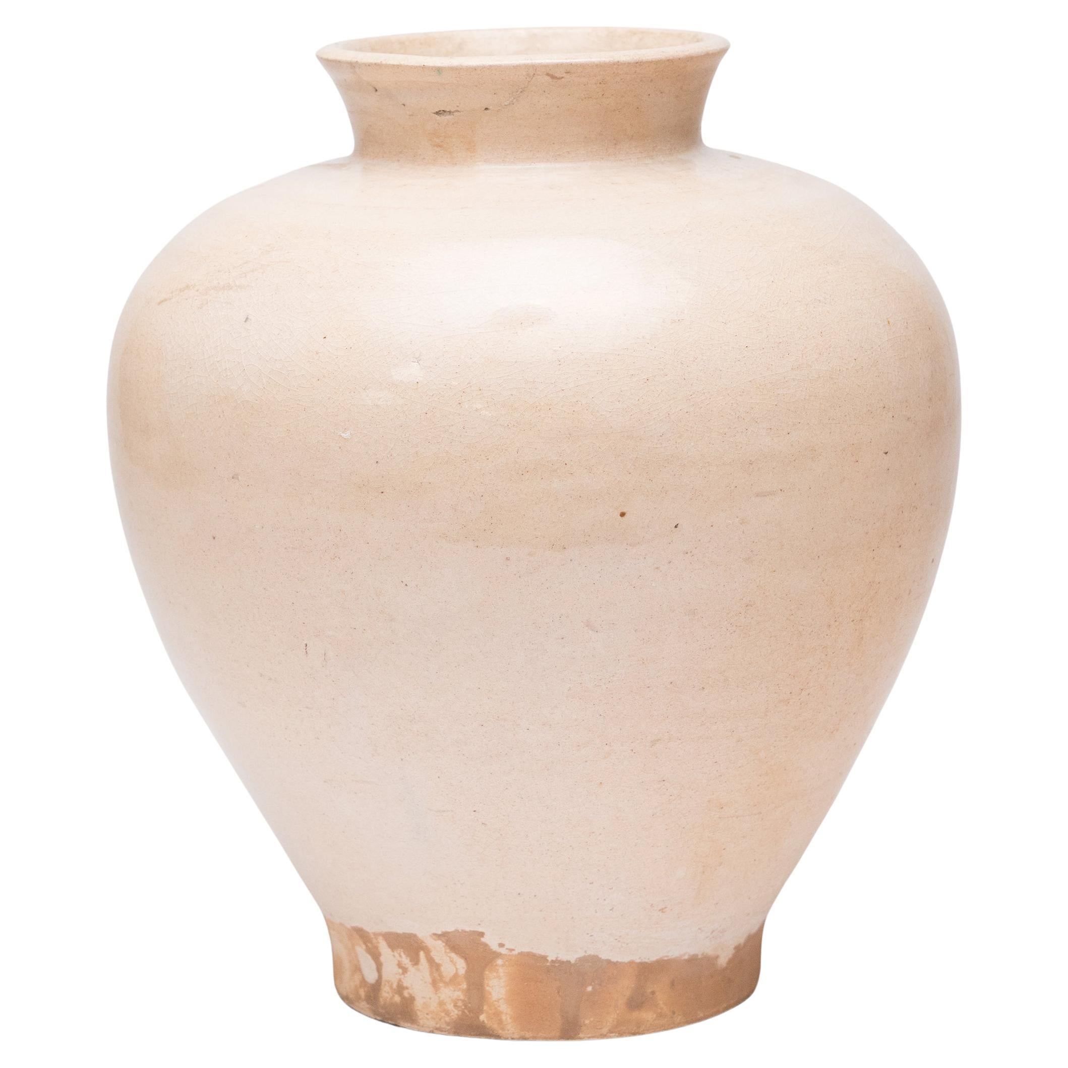Chinesische Vase in Crème-weiß mit Craquelé, um 1900 im Angebot