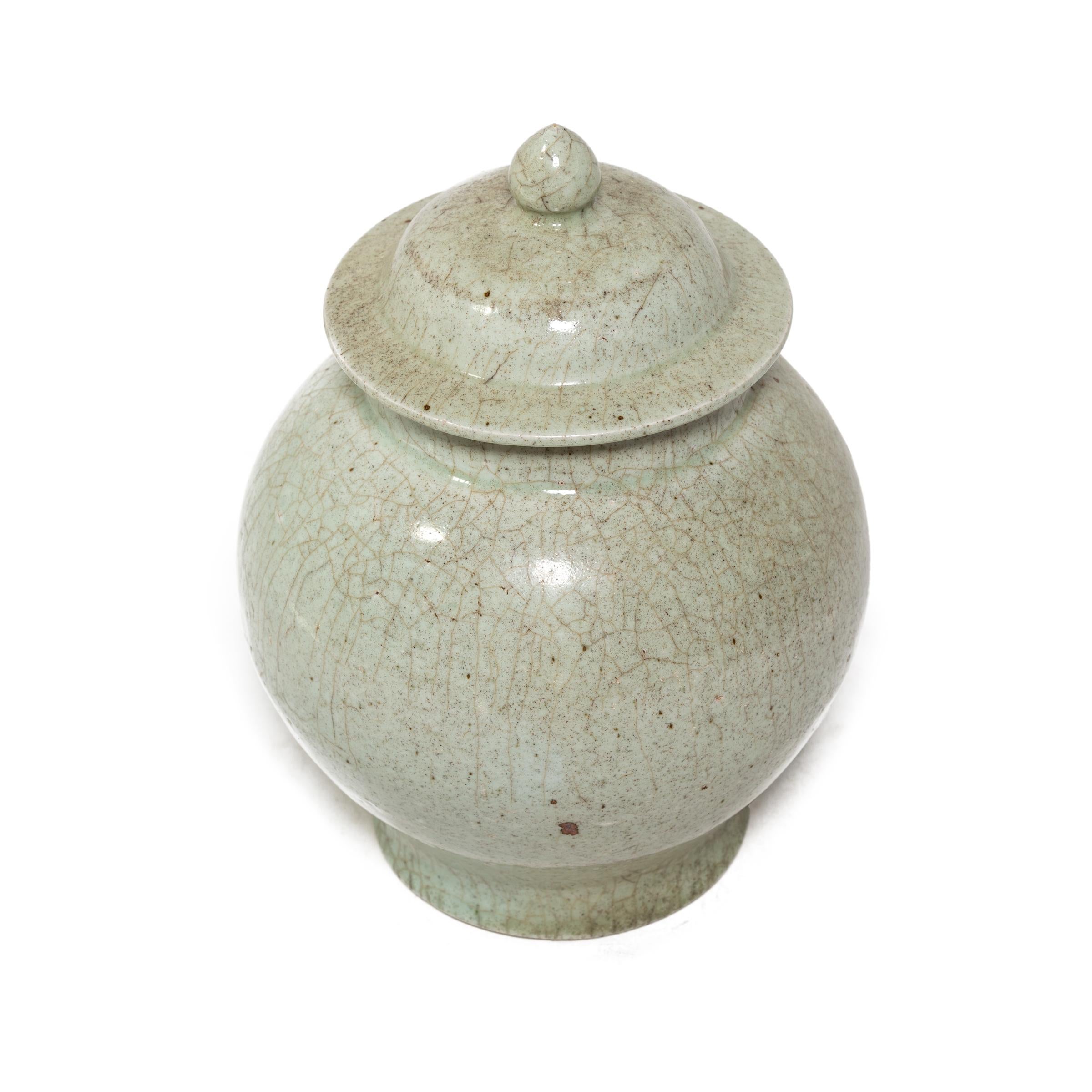 Chinese Crazed Celadon Ginger Jar In Good Condition In Chicago, IL