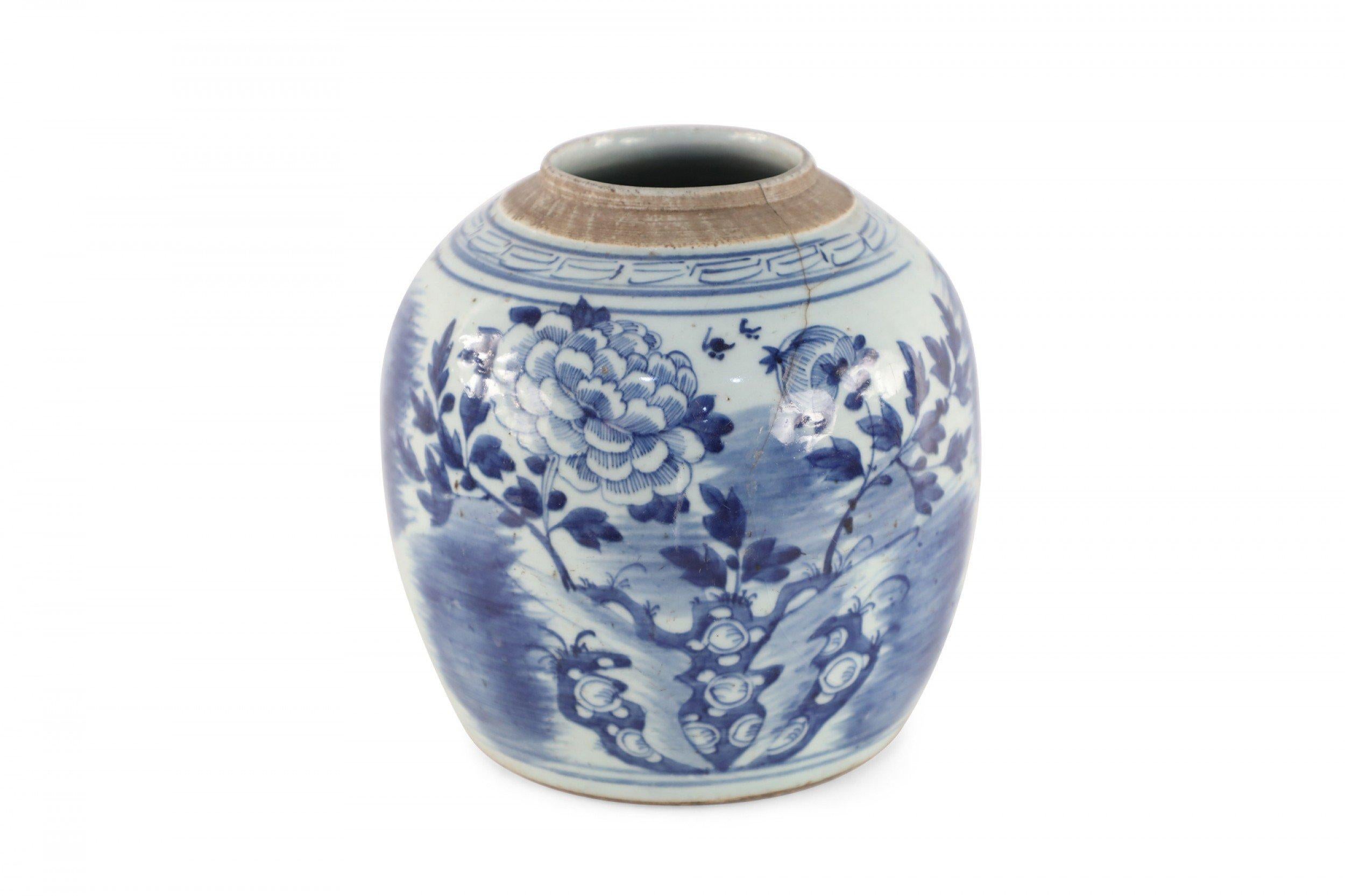 Chinese Cream and Blue Floral Ginger Jar 2