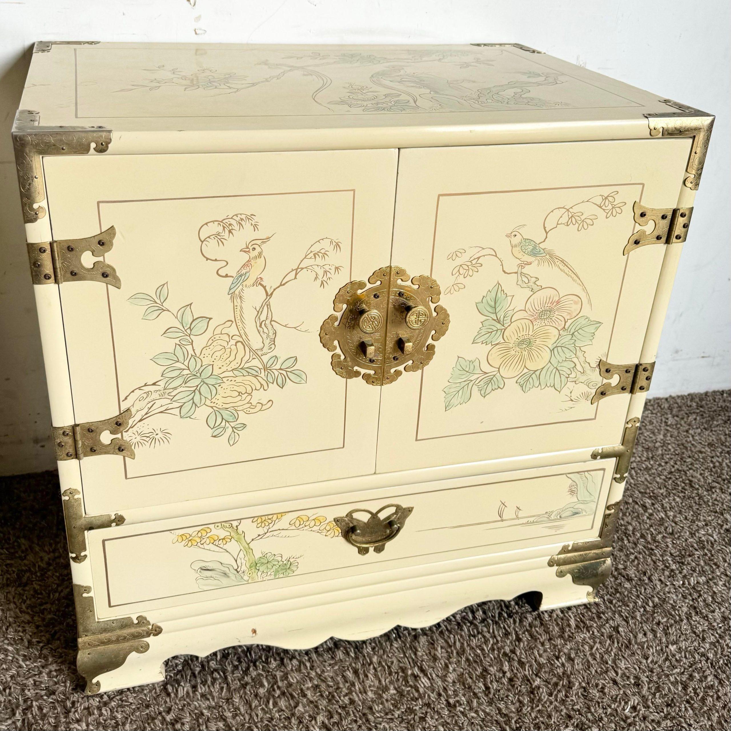 Chinese Cream Lacquered and Hand Painted Nightstands With Gold Accents - a Pair In Good Condition For Sale In Delray Beach, FL
