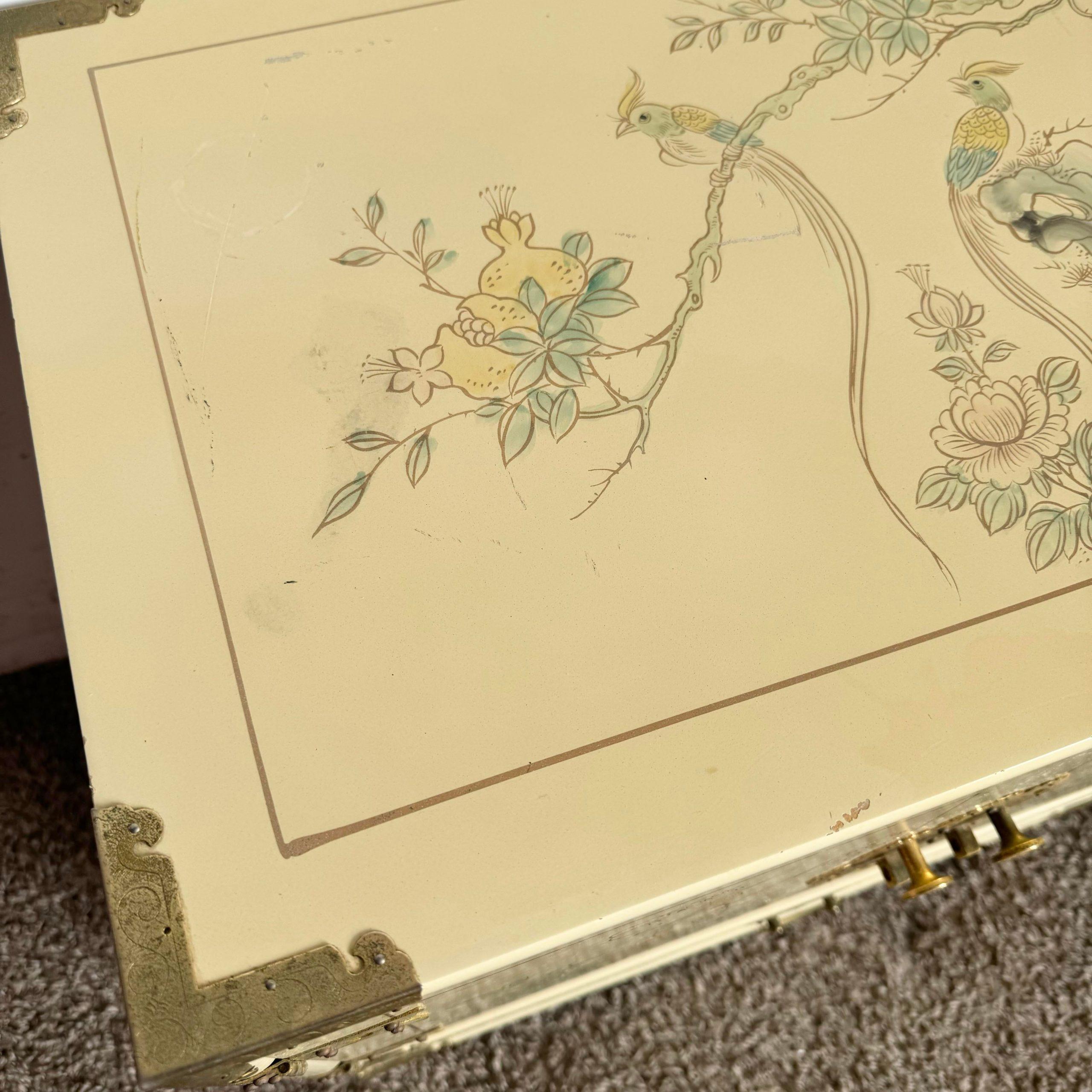 Chinese Cream Lacquered and Hand Painted Nightstands With Gold Accents - a Pair For Sale 1