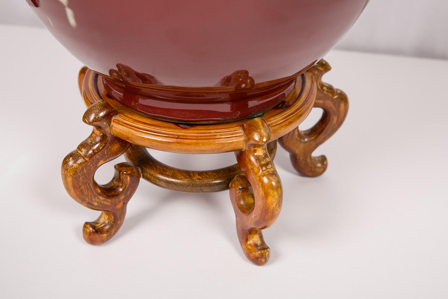 Chinese Crimson Long-Neck Vase and Stand circa 1820 5