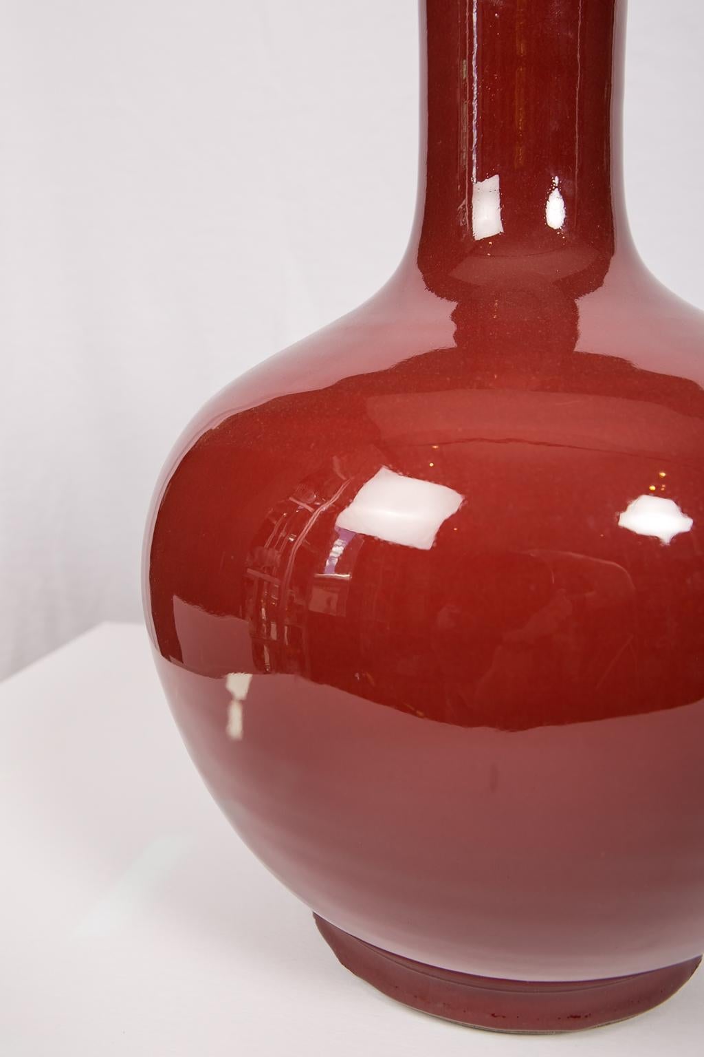 Qing Chinese Crimson Long-Neck Vase and Stand circa 1820
