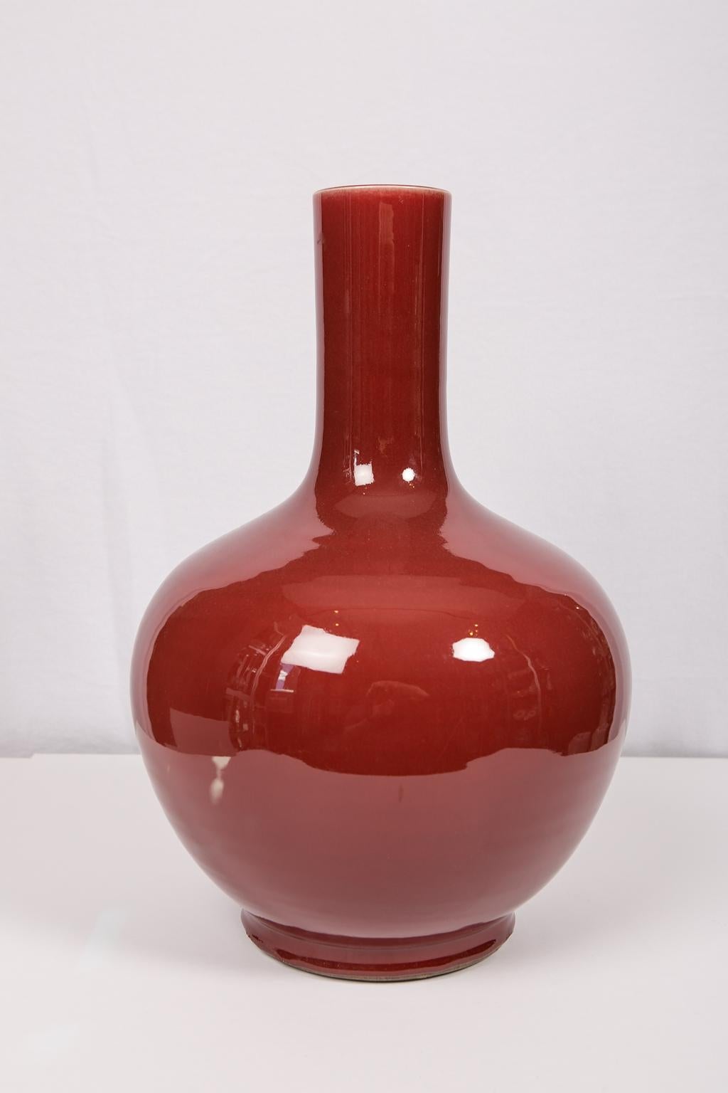 Chinese Crimson Long-Neck Vase and Stand circa 1820 1