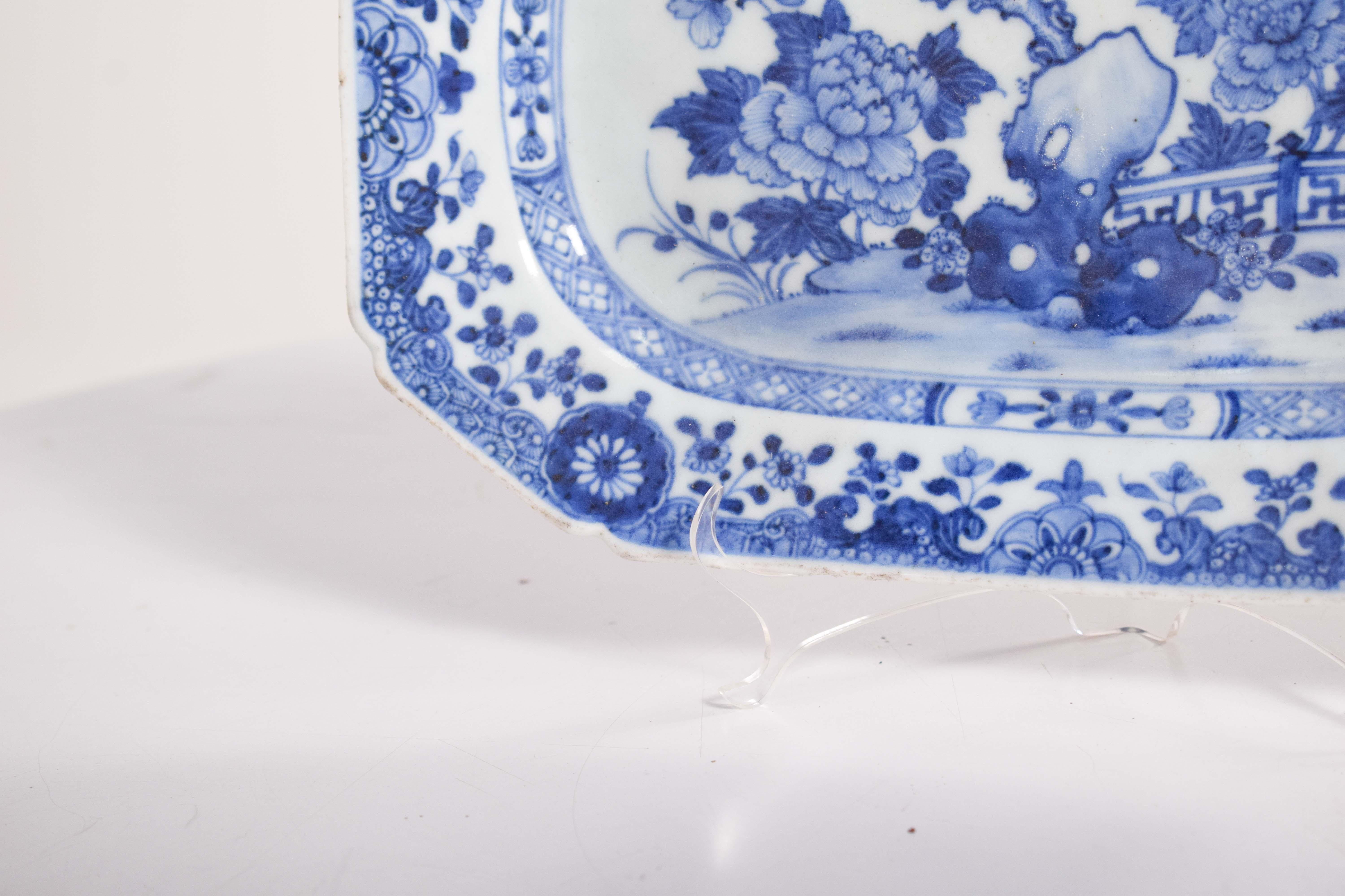 Chinesische Servierschale aus Porzellan mit achteckigem Ausschnitt im Angebot 1