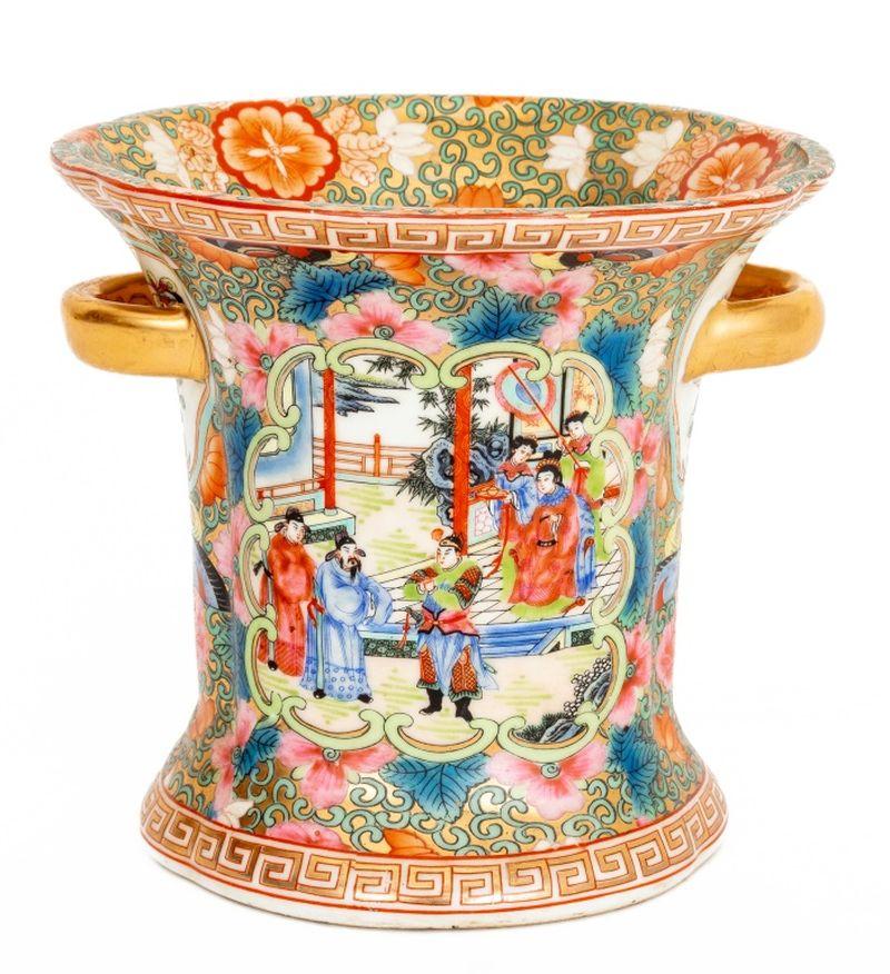 Qing Chinese Daoguang Mark Rose Medallion Cache Pot For Sale