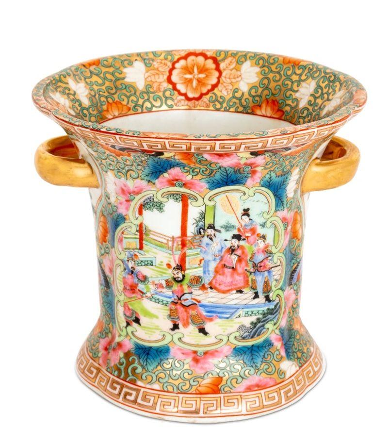 20th Century Chinese Daoguang Mark Rose Medallion Cache Pot For Sale