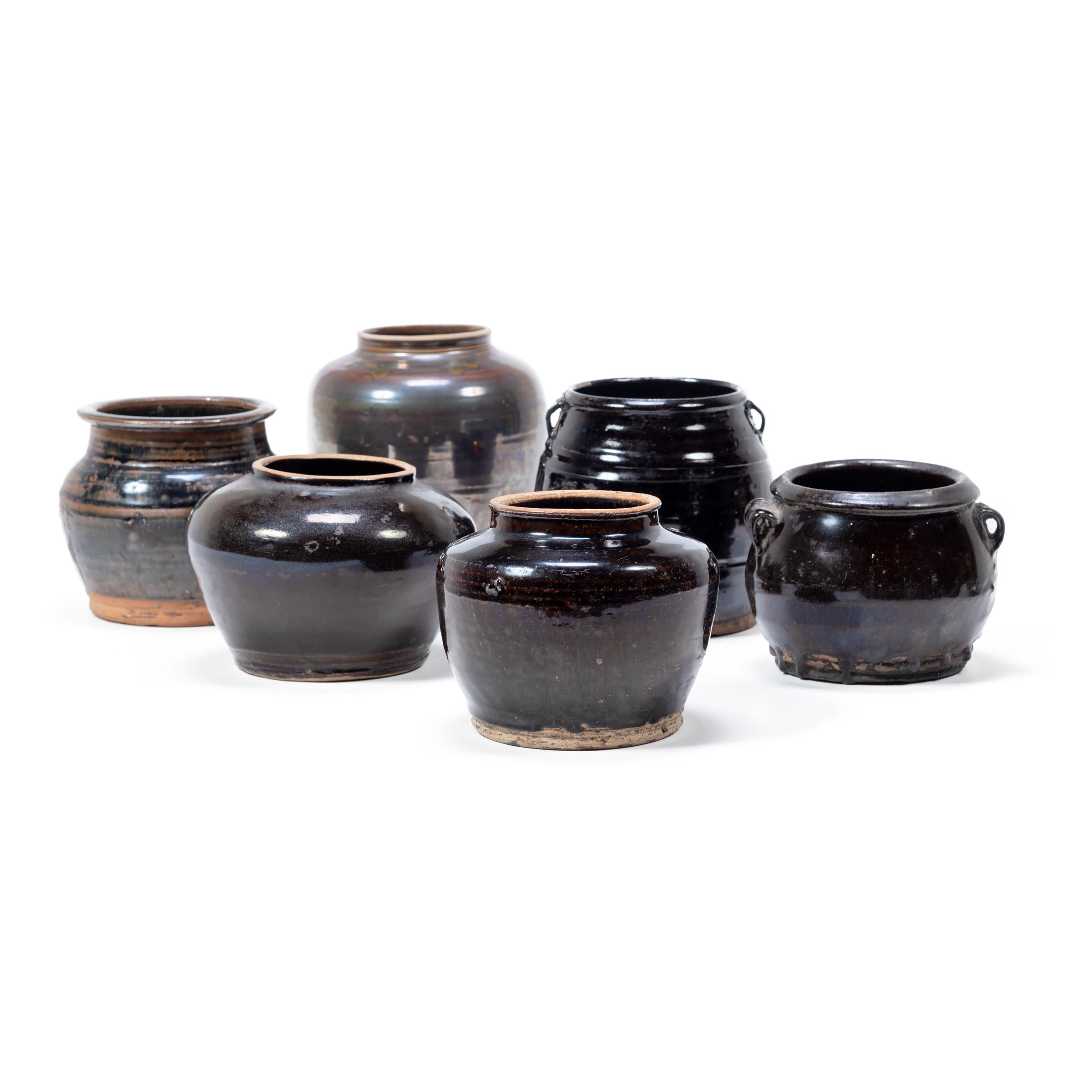 Chinese Dark Glazed Kitchen Jar, circa 1900 1