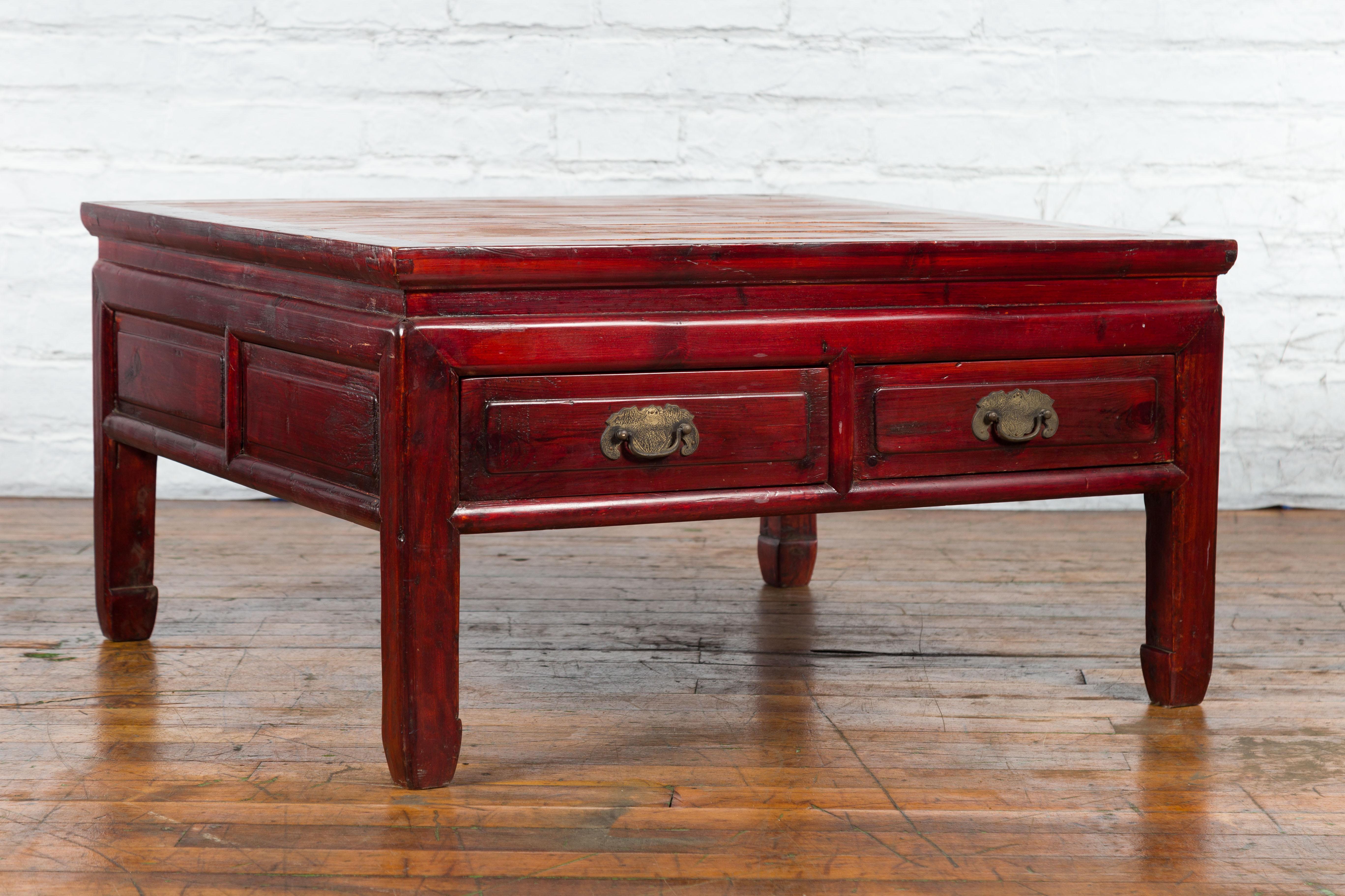 Chinese Dark Red Lacquered Coffee Table with Bamboo Top and Long Drawers For Sale 7