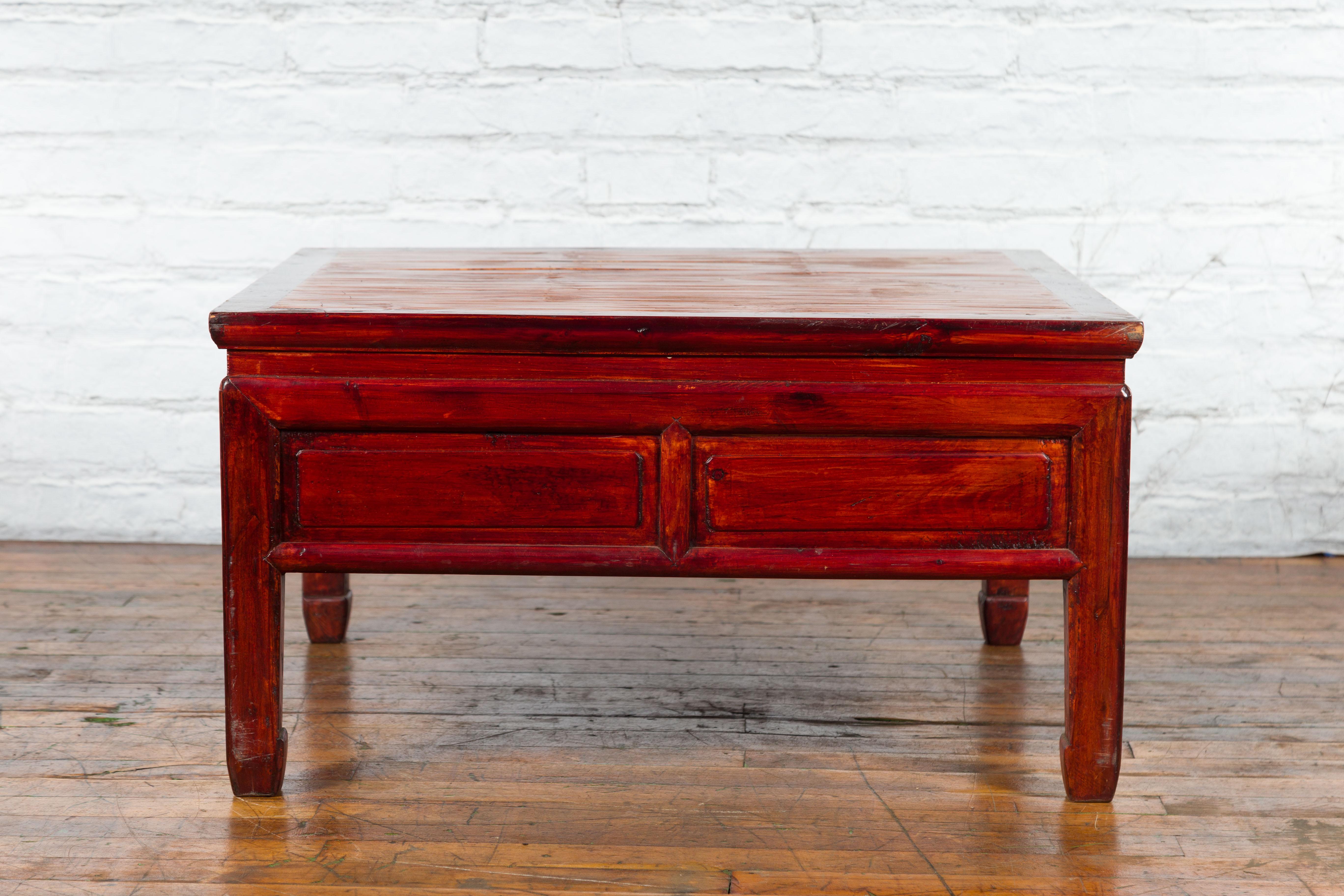 Chinese Dark Red Lacquered Coffee Table with Bamboo Top and Long Drawers For Sale 9