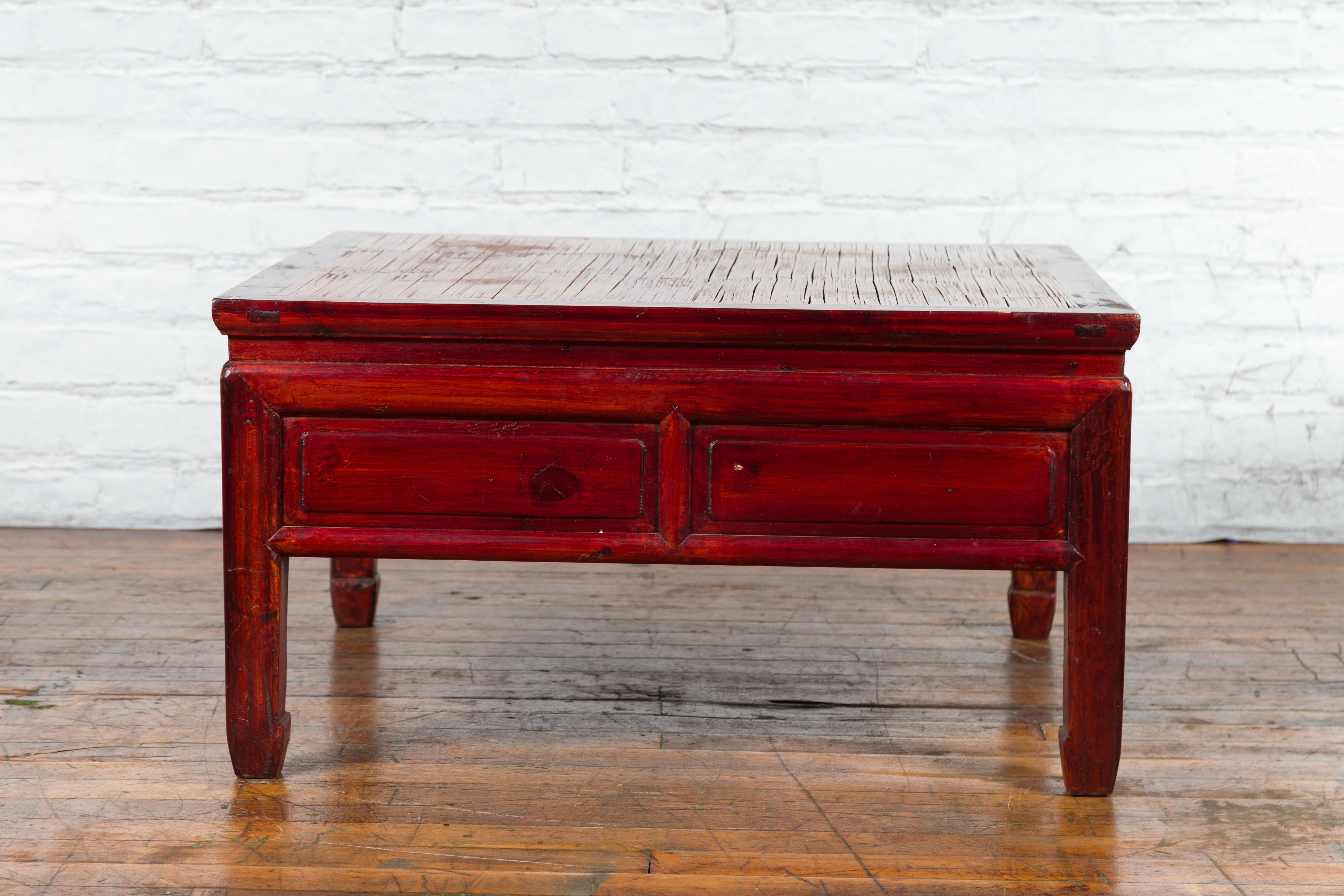 Chinese Dark Red Lacquered Coffee Table with Bamboo Top and Long Drawers For Sale 10