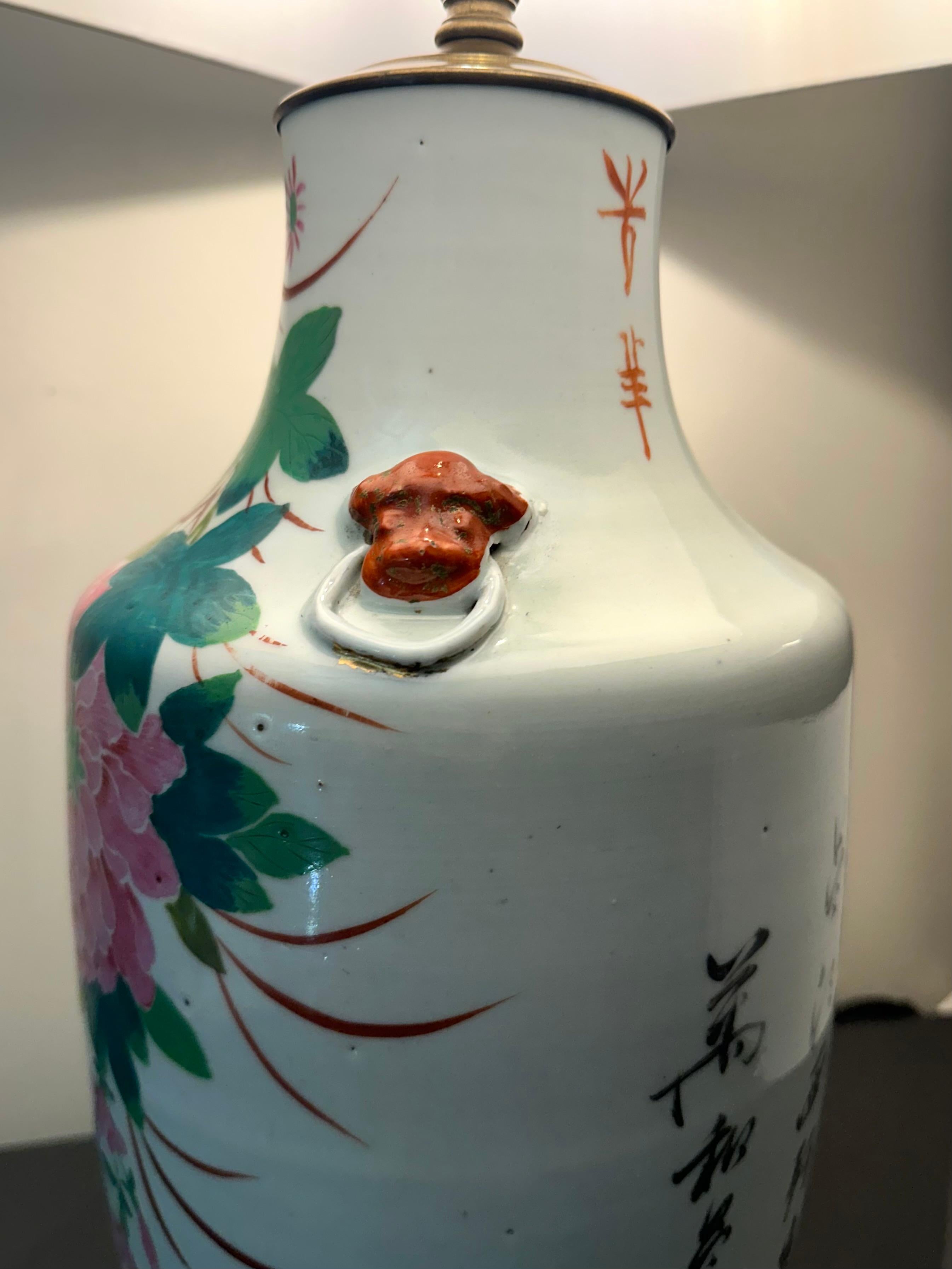 Chinoiseries Lampe déco chinoise en porcelaine de chrysanthèmes, Hollywood Regency, début du 20e siècle en vente