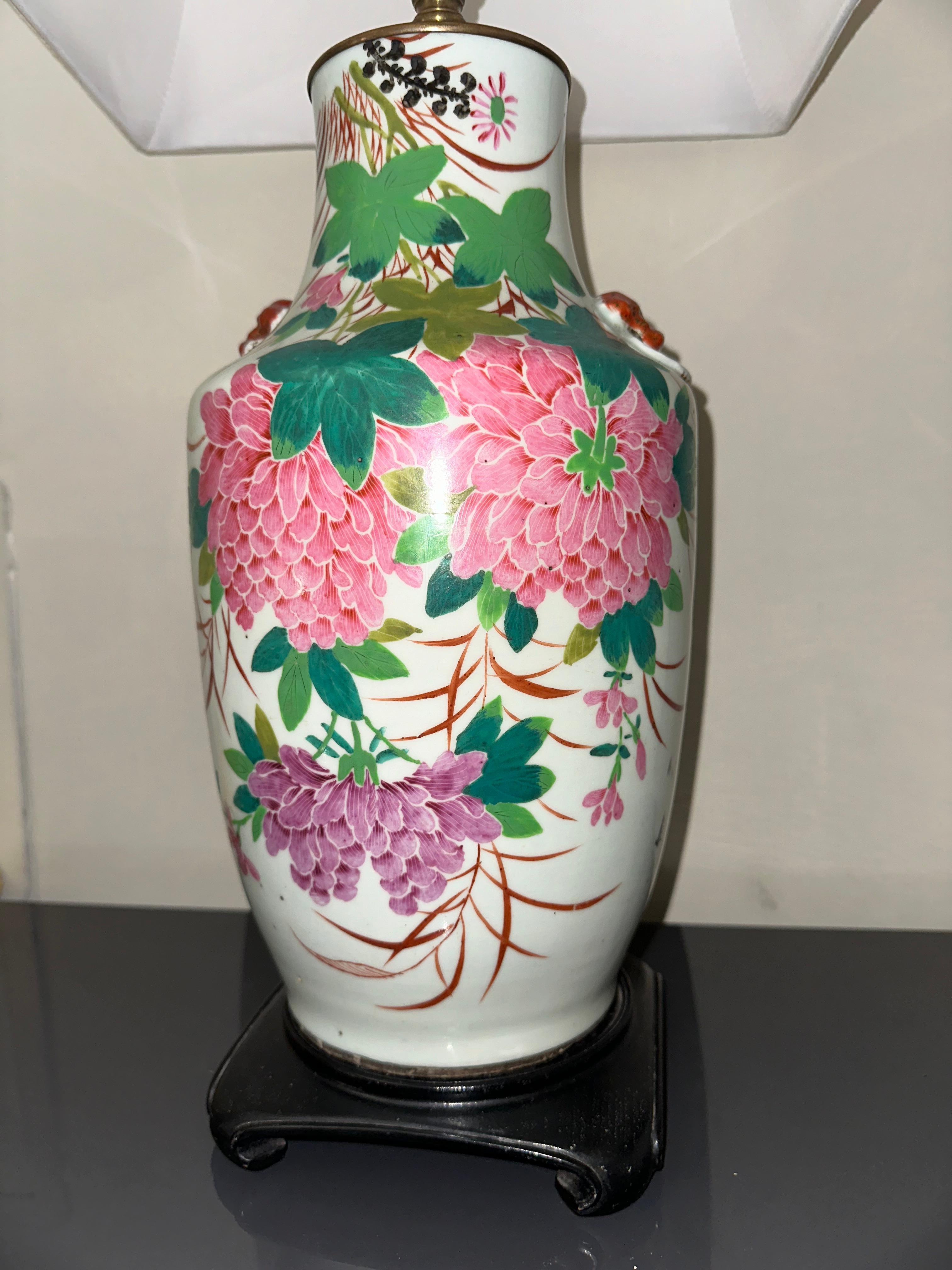 Chinese Deco Chrysanthemum Porcelain Lamp, Hollywood Regency, Early 20th Century For Sale 4