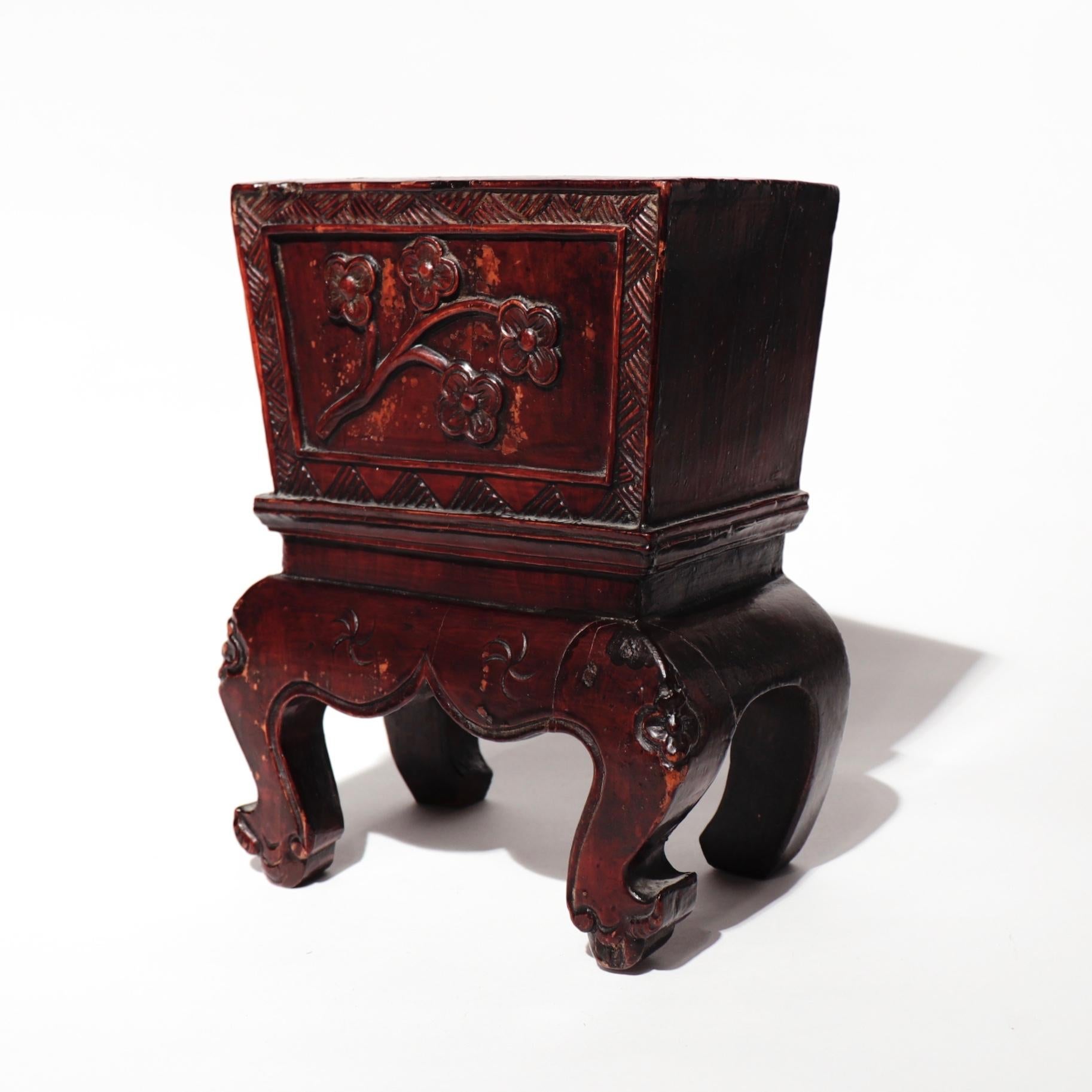 Chinese lacquered wood jardinière, small, elegant form carved from a single segment of wood, raised high on four cabriole curving legs, top consisting of a rectangular open box with slightly outward flaring sides, front panel decorated with a