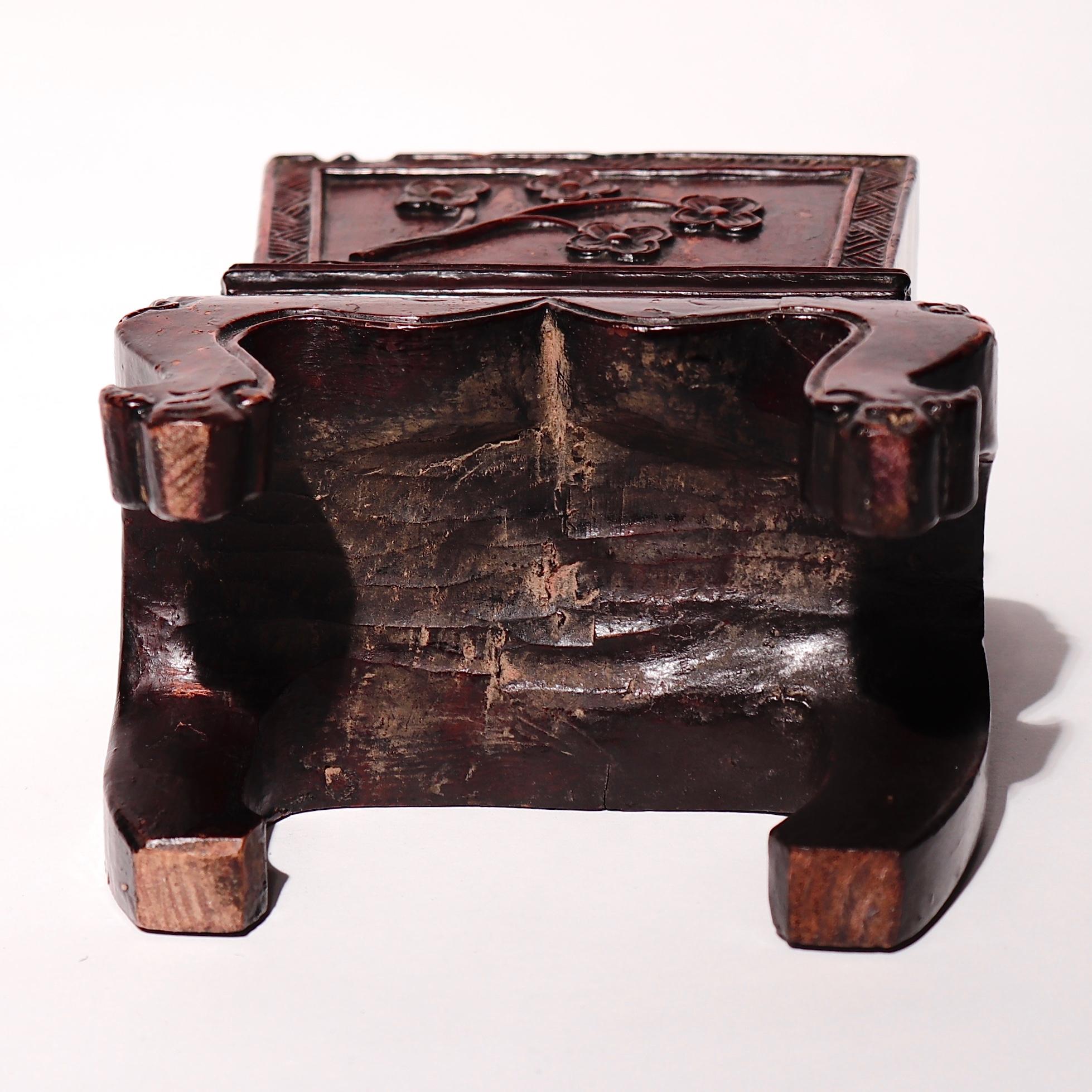 19th Century Chinese Decorative Lacquered Wood Jardinière, Qing Dynasty For Sale