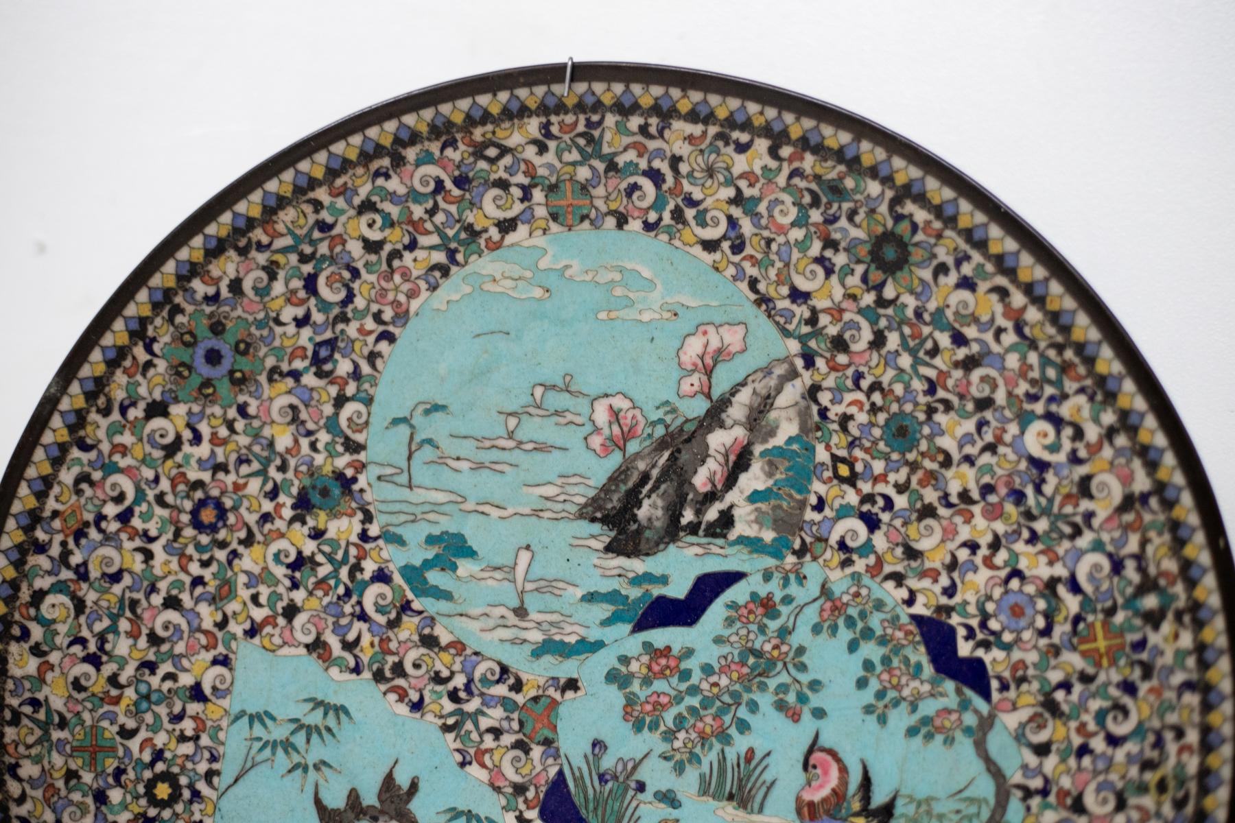 Chinese Decorative Plate with Three Scenes, Qing Dynasty In Good Condition In Milano, IT