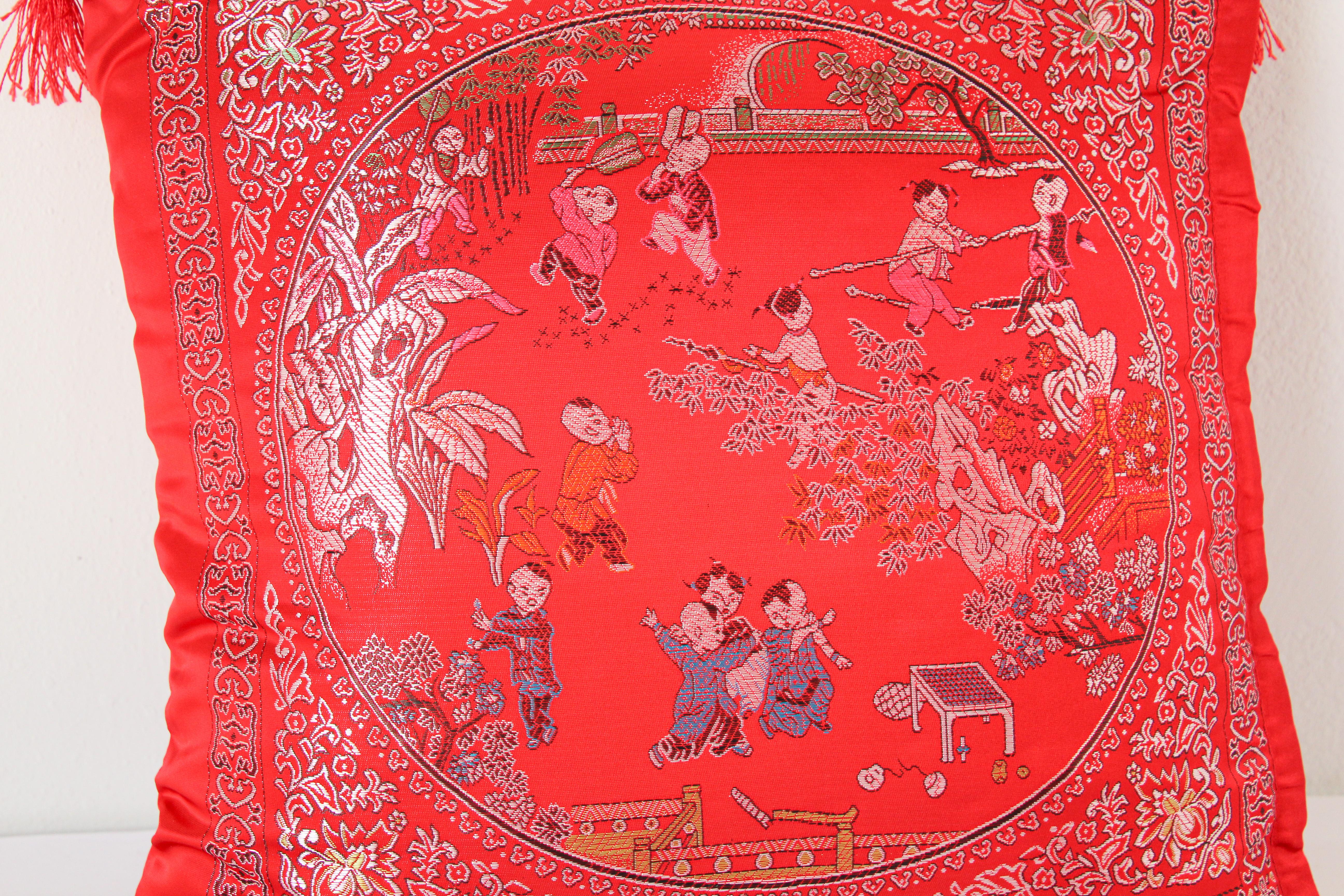 Chinesisches dekoratives rotes Deko-Kissen mit Quasten im Angebot 3