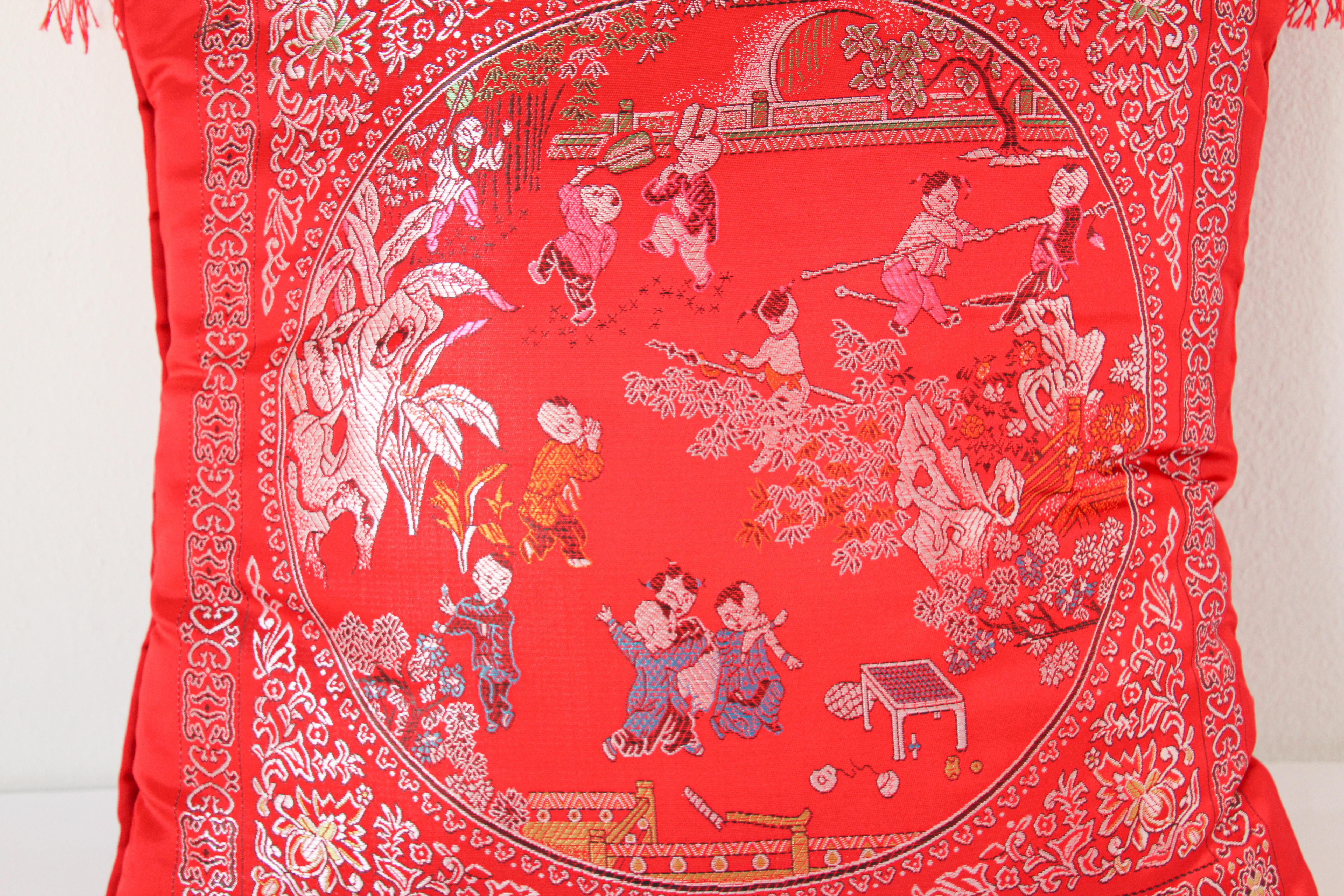 Chinesisches dekoratives rotes Deko-Kissen mit Quasten (Handgefertigt) im Angebot