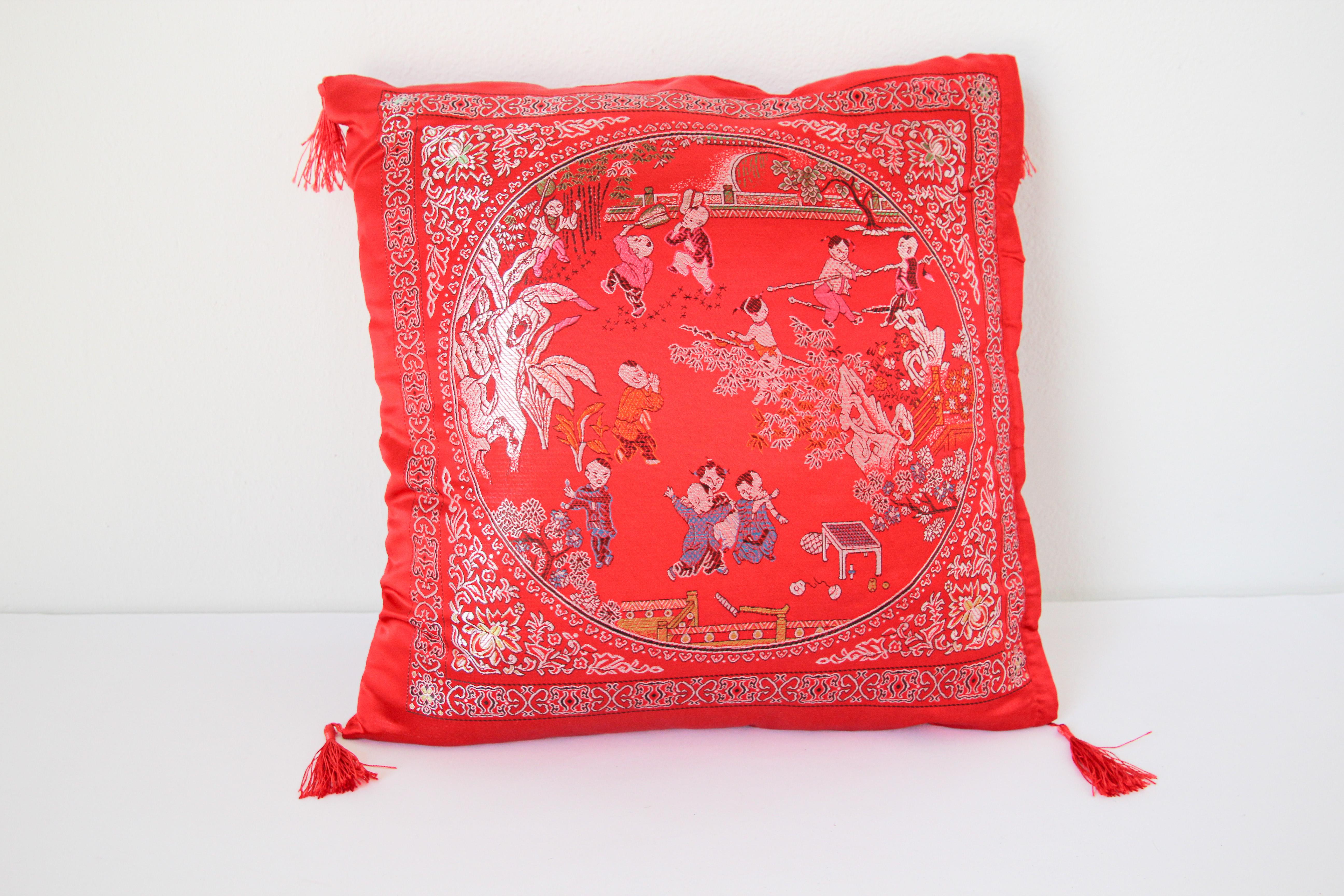 20th Century Chinese Decorative Red Throw Pillow with Tassels For Sale