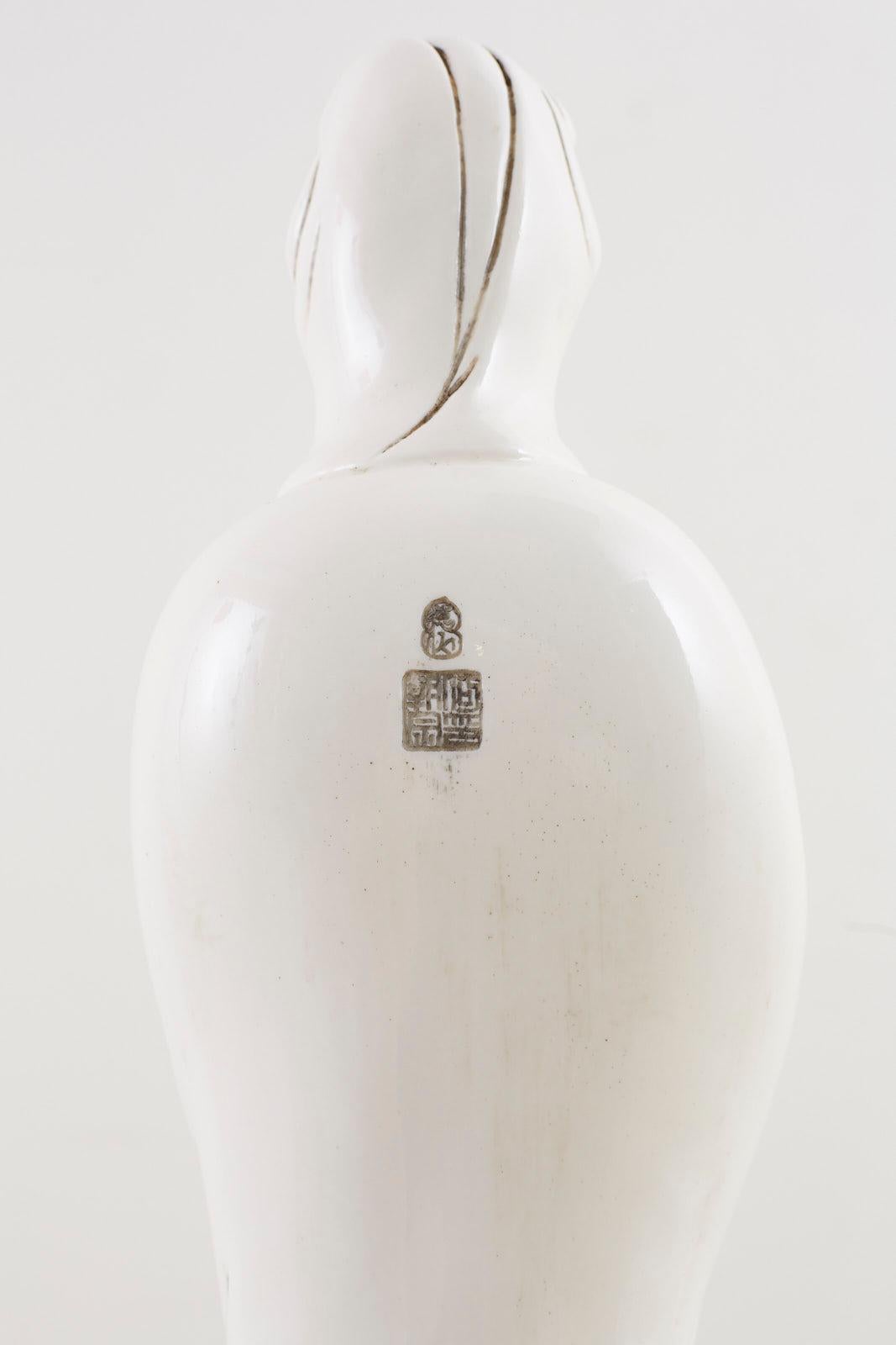 Chinese Dehua Blanc de Chine Porcelain Guanyin For Sale 3