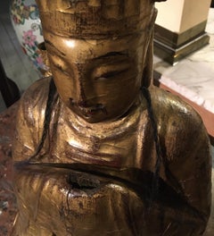 Figure dignataire chinoise en bois doré et peint, 18e siècle