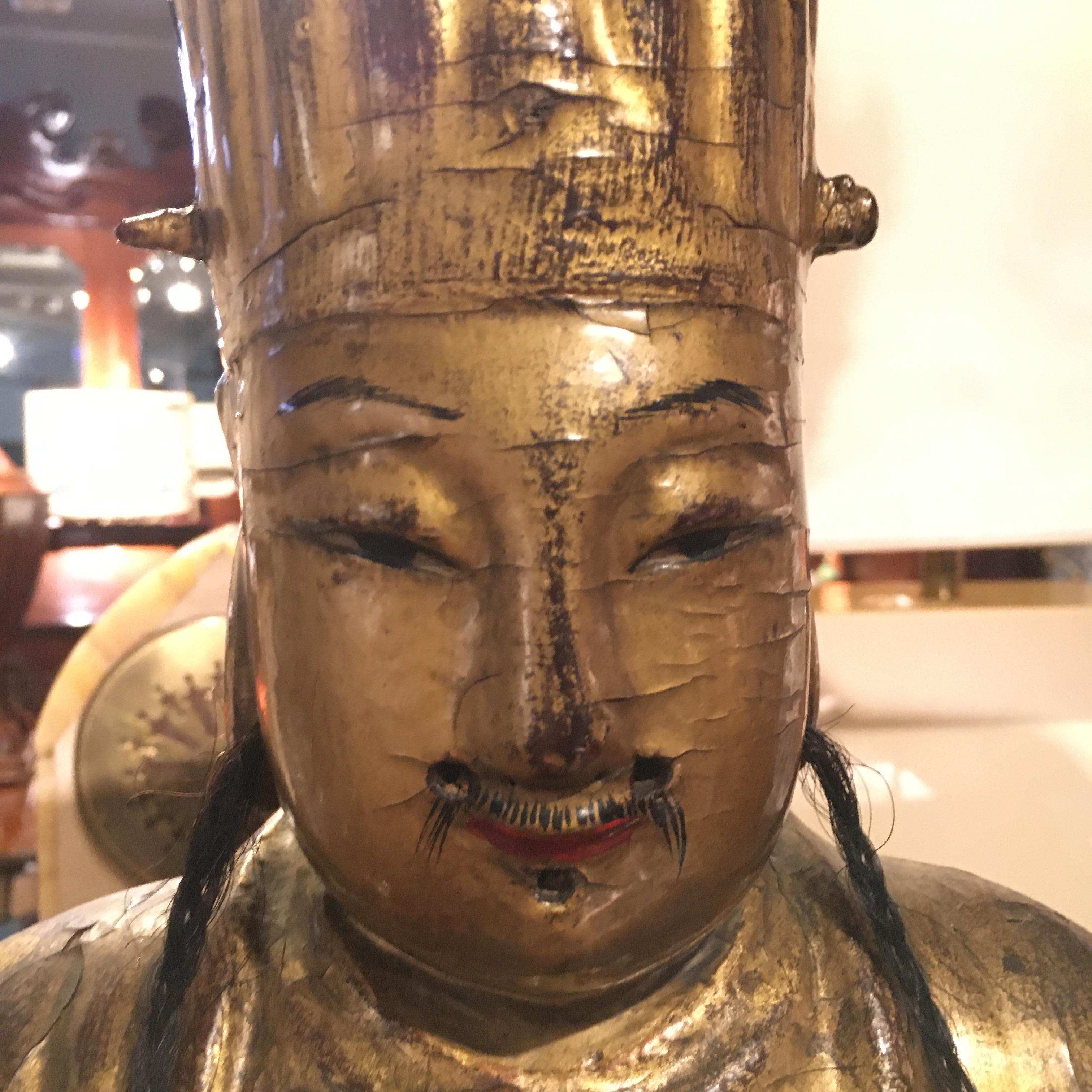 Chinese Dignatary Figure in Gilded and Painted Wood, 18th Century In Good Condition For Sale In Saint-Ouen, FR