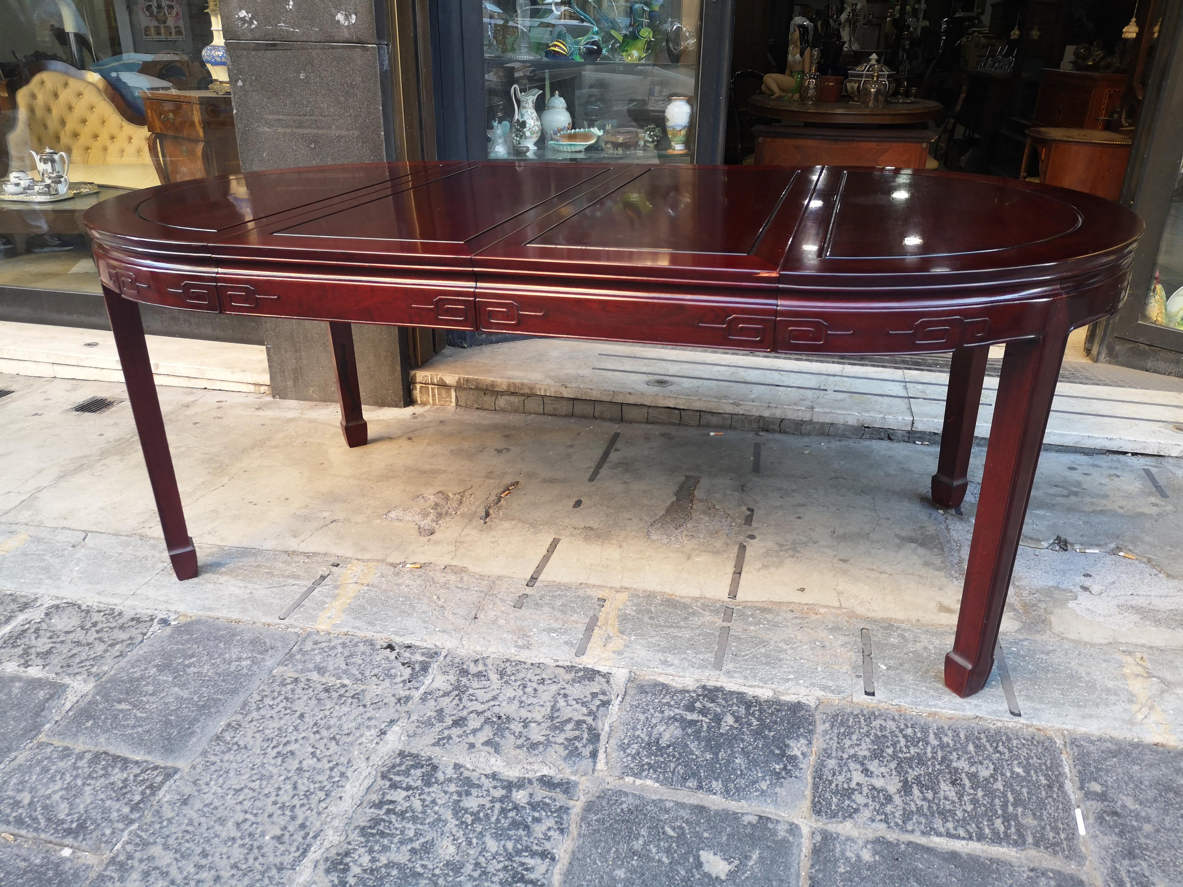 Chinese solid mahogany wood round dining table in excellent condition from the 1970s
The table has a closed size of 112 x 112 cm with 4 faceted legs.
In height it measures 79 cm
with two extensions, also made of mahogany, each 46 cm, and then open