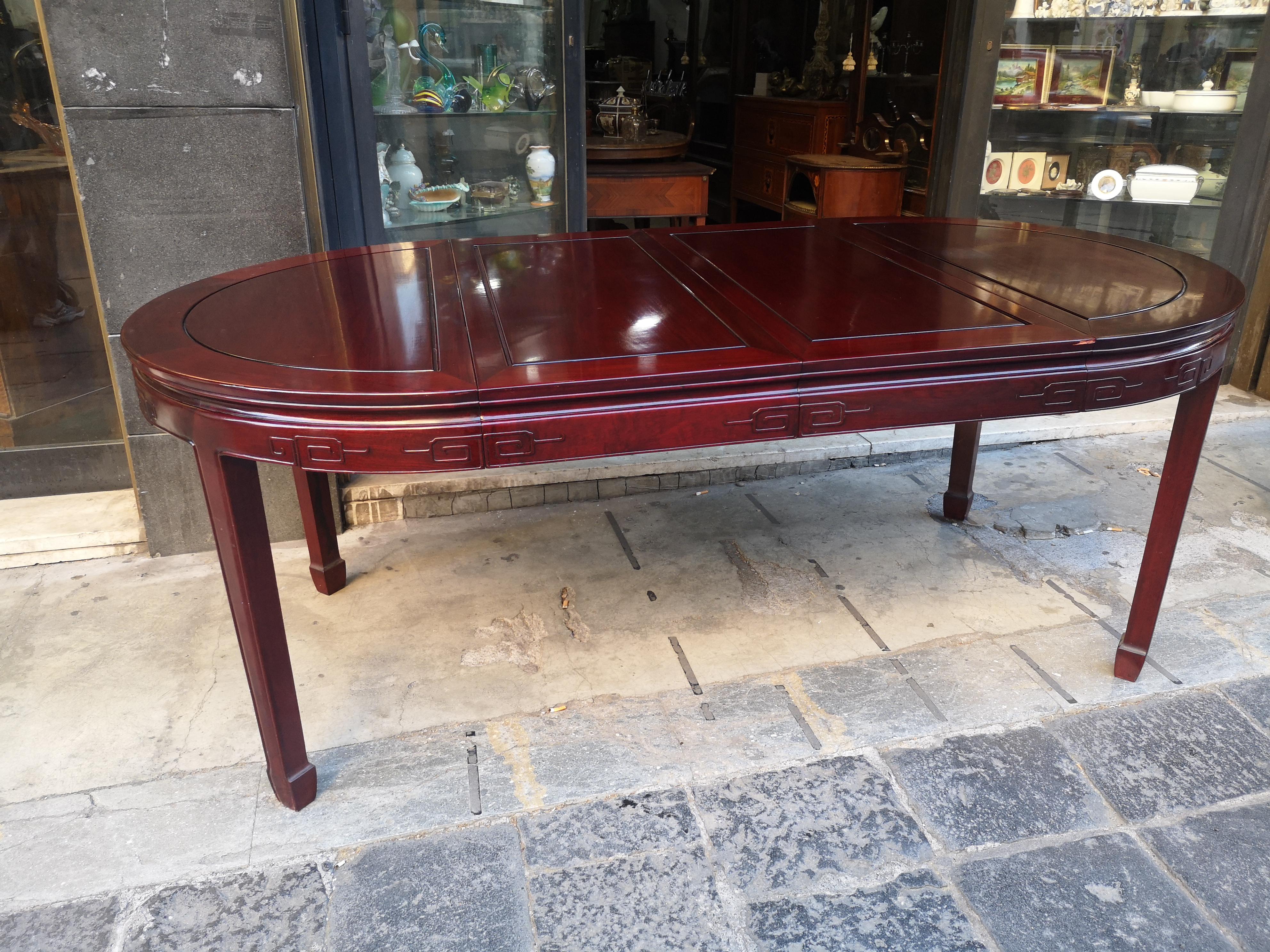 Chinese dining table 112 cm in mahogany from the 1970s with 2 extensions 204 cm In Good Condition For Sale In Catania, IT