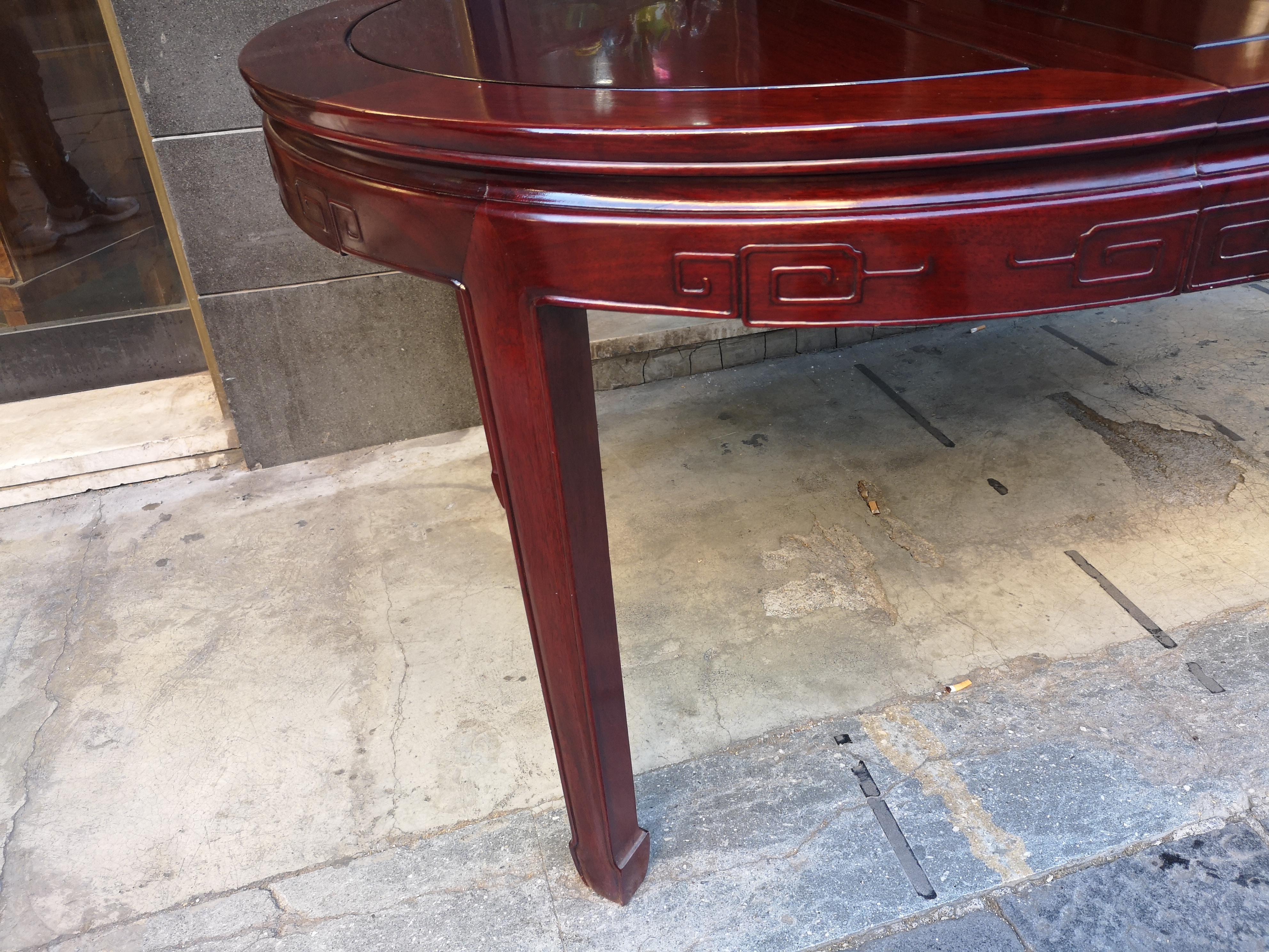 Chinese dining table 112 cm in mahogany from the 1970s with 2 extensions 204 cm in vendita 4
