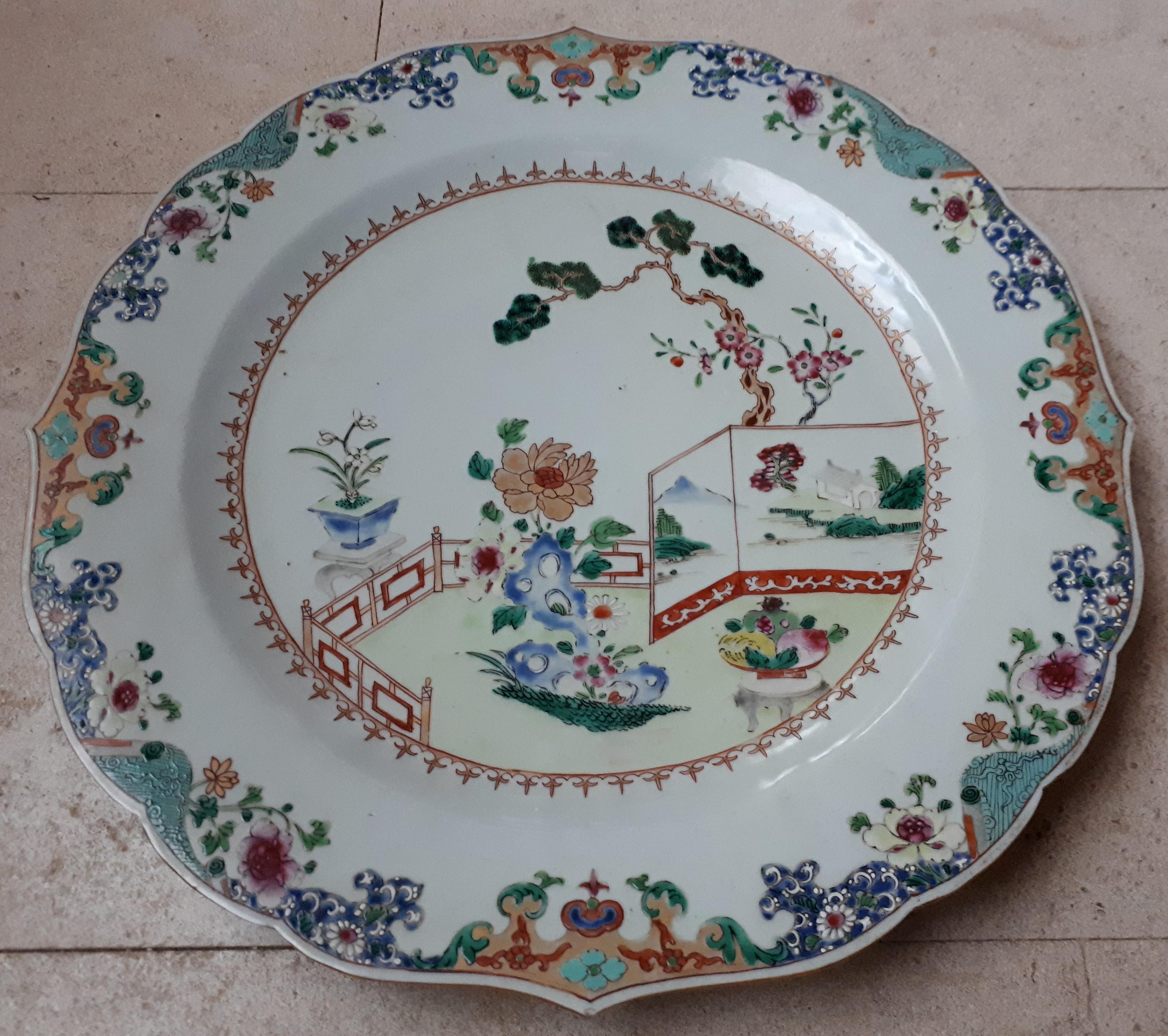 Chinese Dish and Six Porcelain Plates, China Qianlong Period For Sale 5
