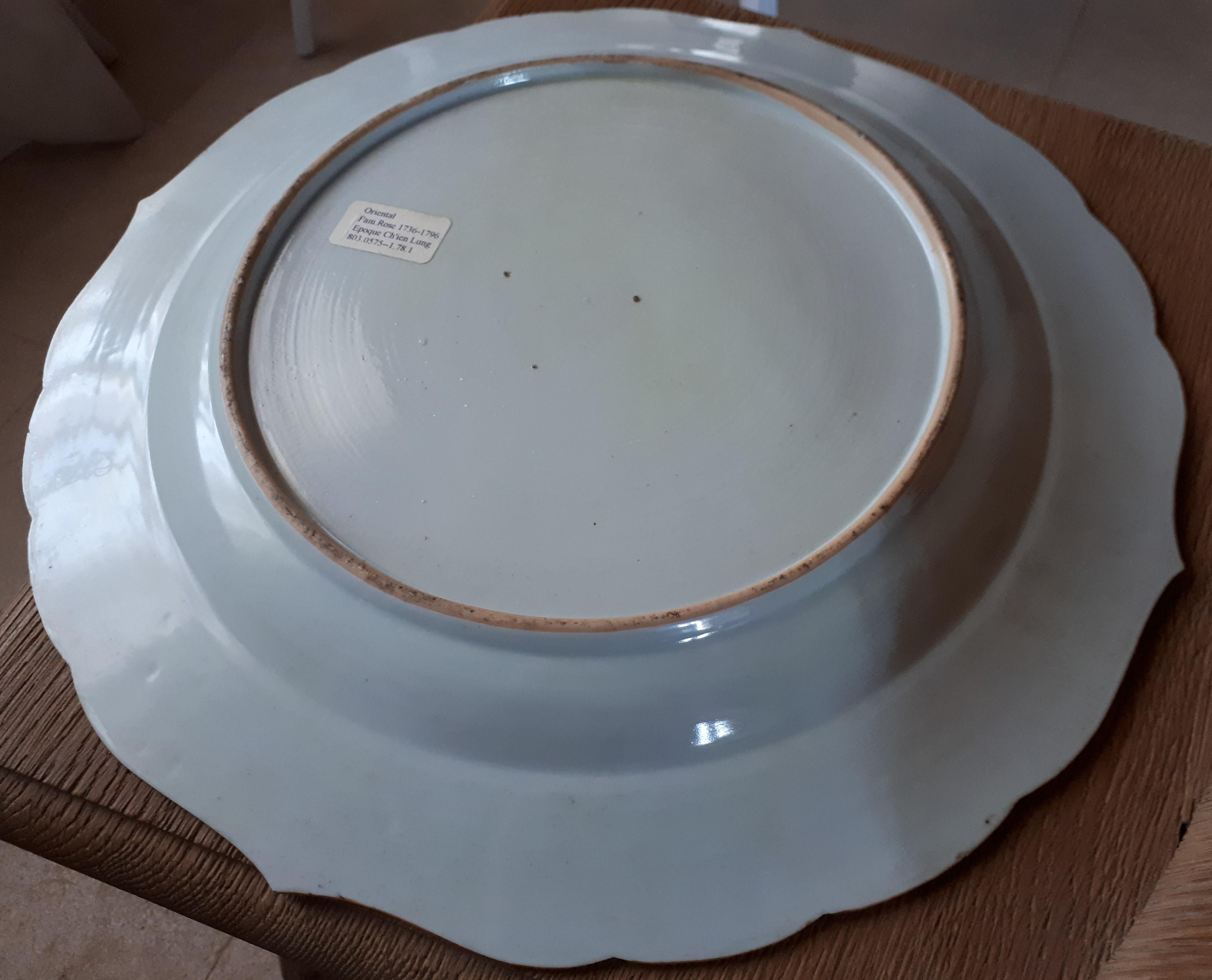 Chinese Dish and Six Porcelain Plates, China Qianlong Period For Sale 7