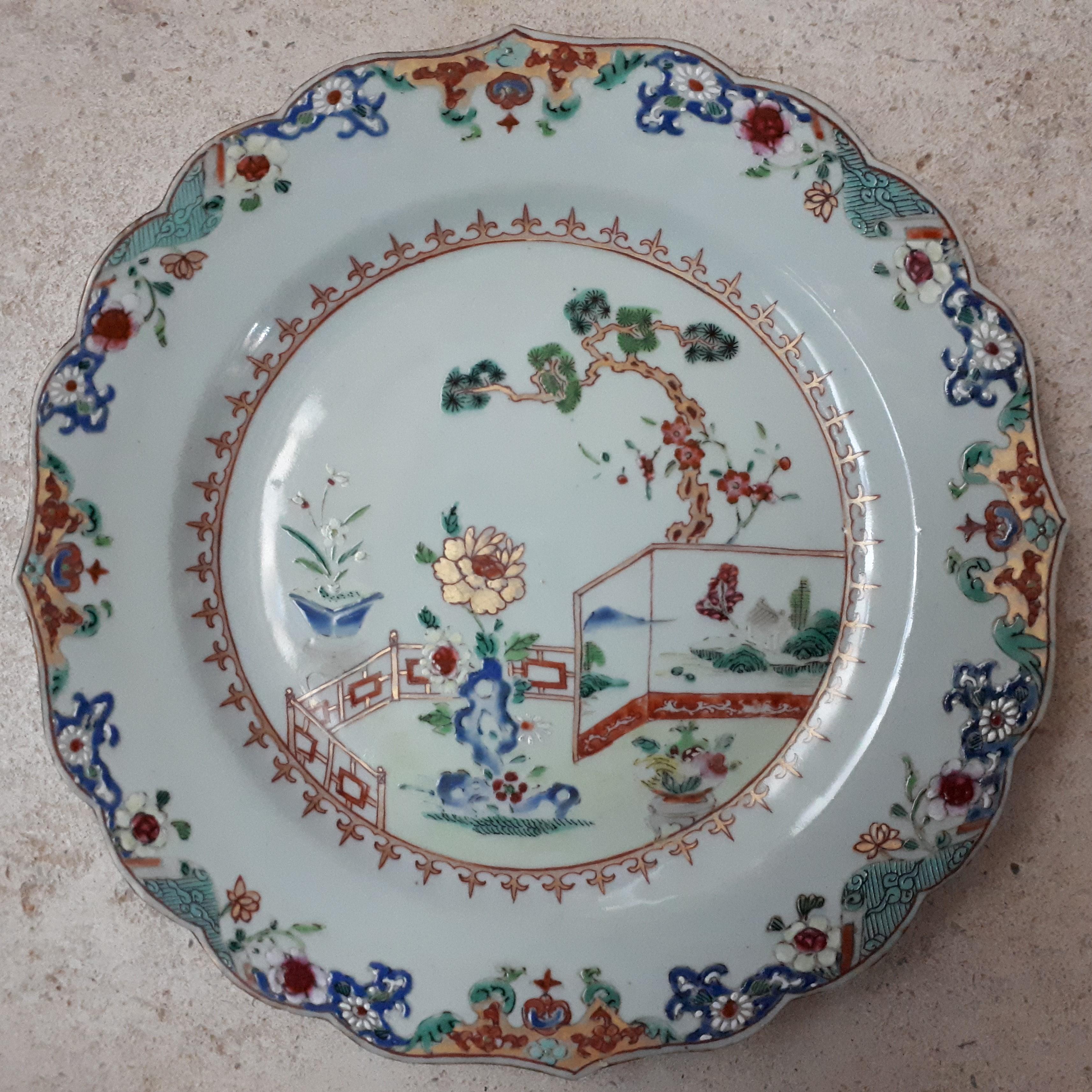 Chinese Dish and Six Porcelain Plates, China Qianlong Period For Sale 13
