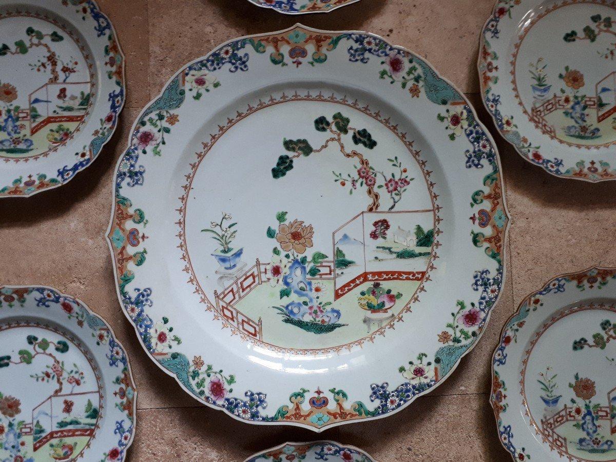 Enameled Chinese Dish and Six Porcelain Plates, China Qianlong Period For Sale